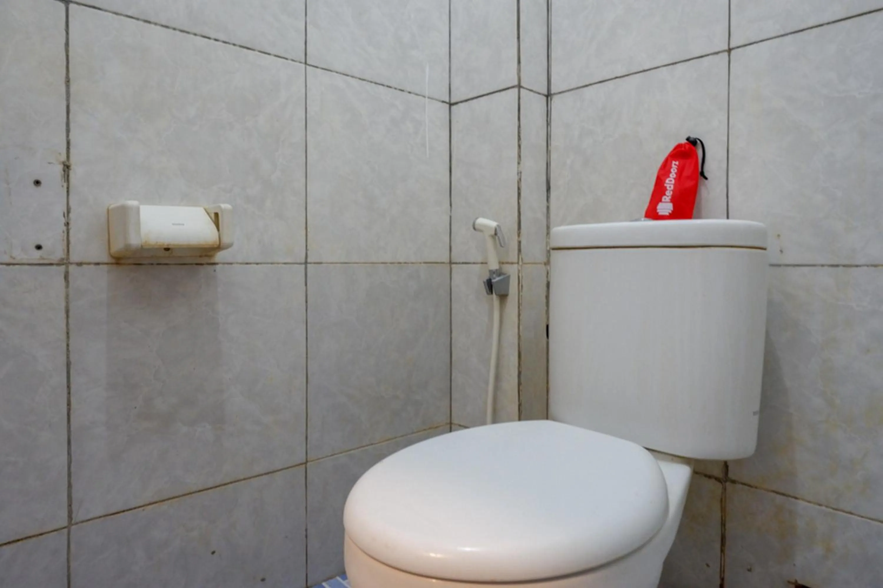 Bathroom in RedDoorz Syariah @ Hotel Wisma Indonesia Kendari