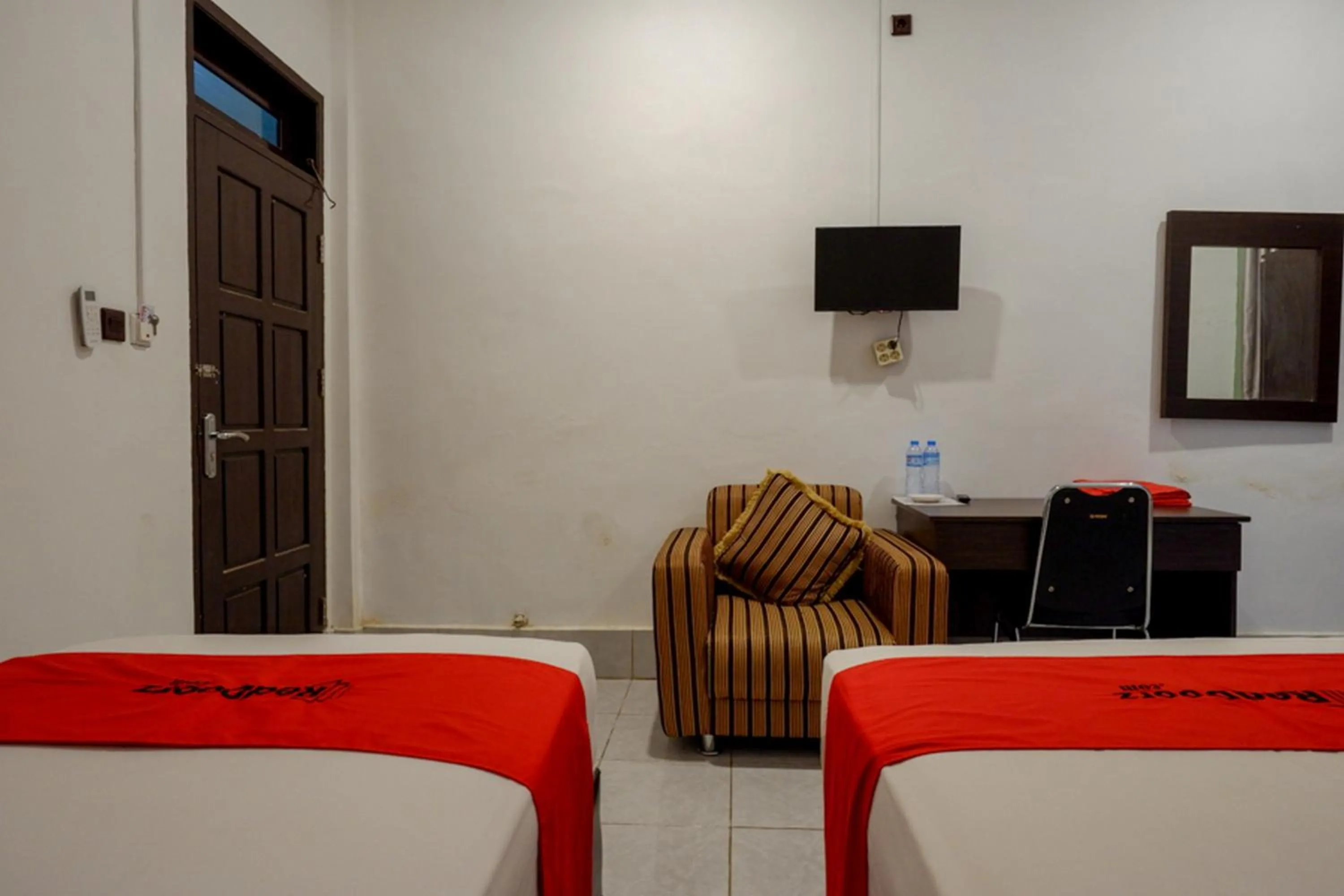 Bedroom, Bed in RedDoorz Syariah @ Hotel Wisma Indonesia Kendari
