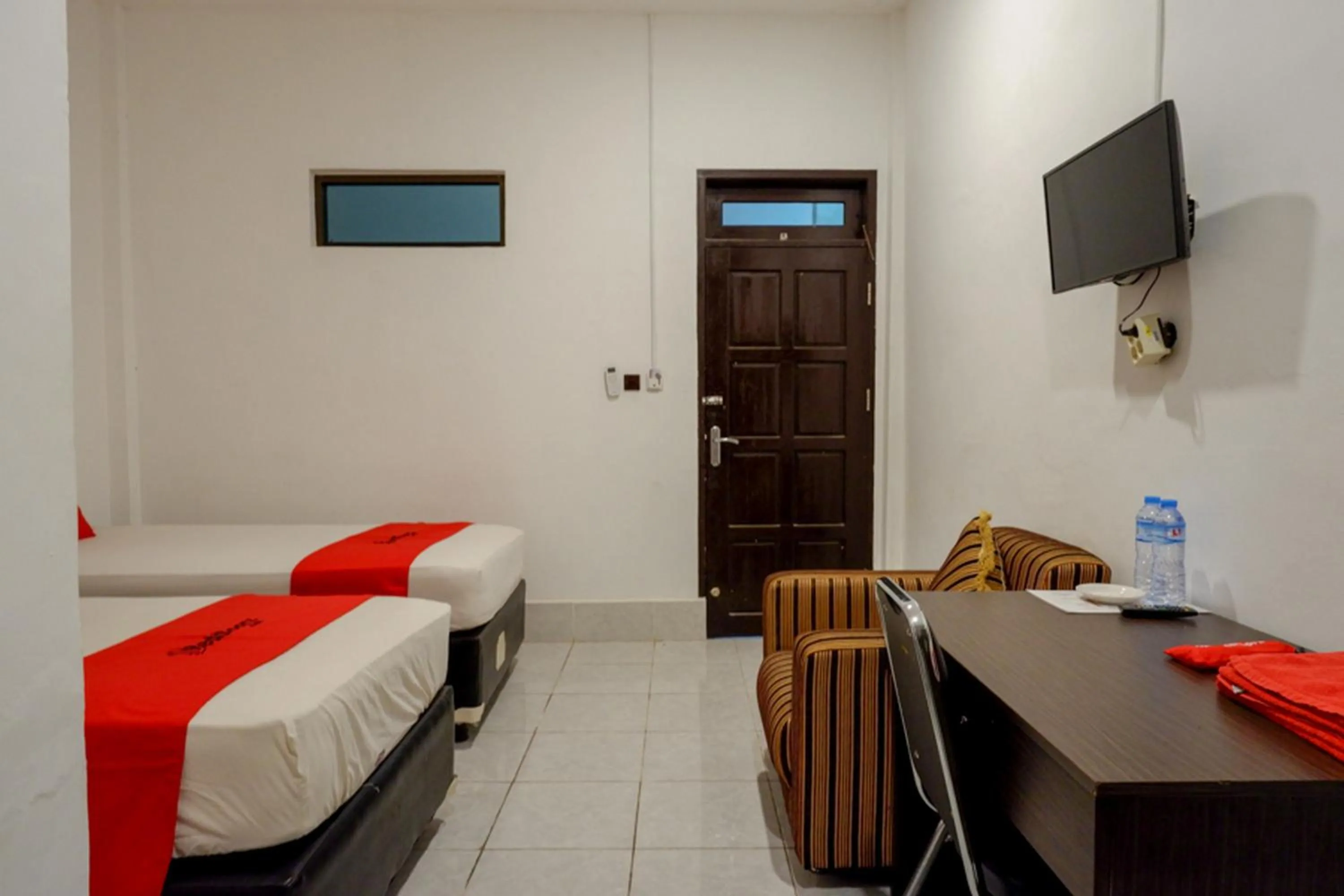 Bedroom, Bed in RedDoorz Syariah @ Hotel Wisma Indonesia Kendari