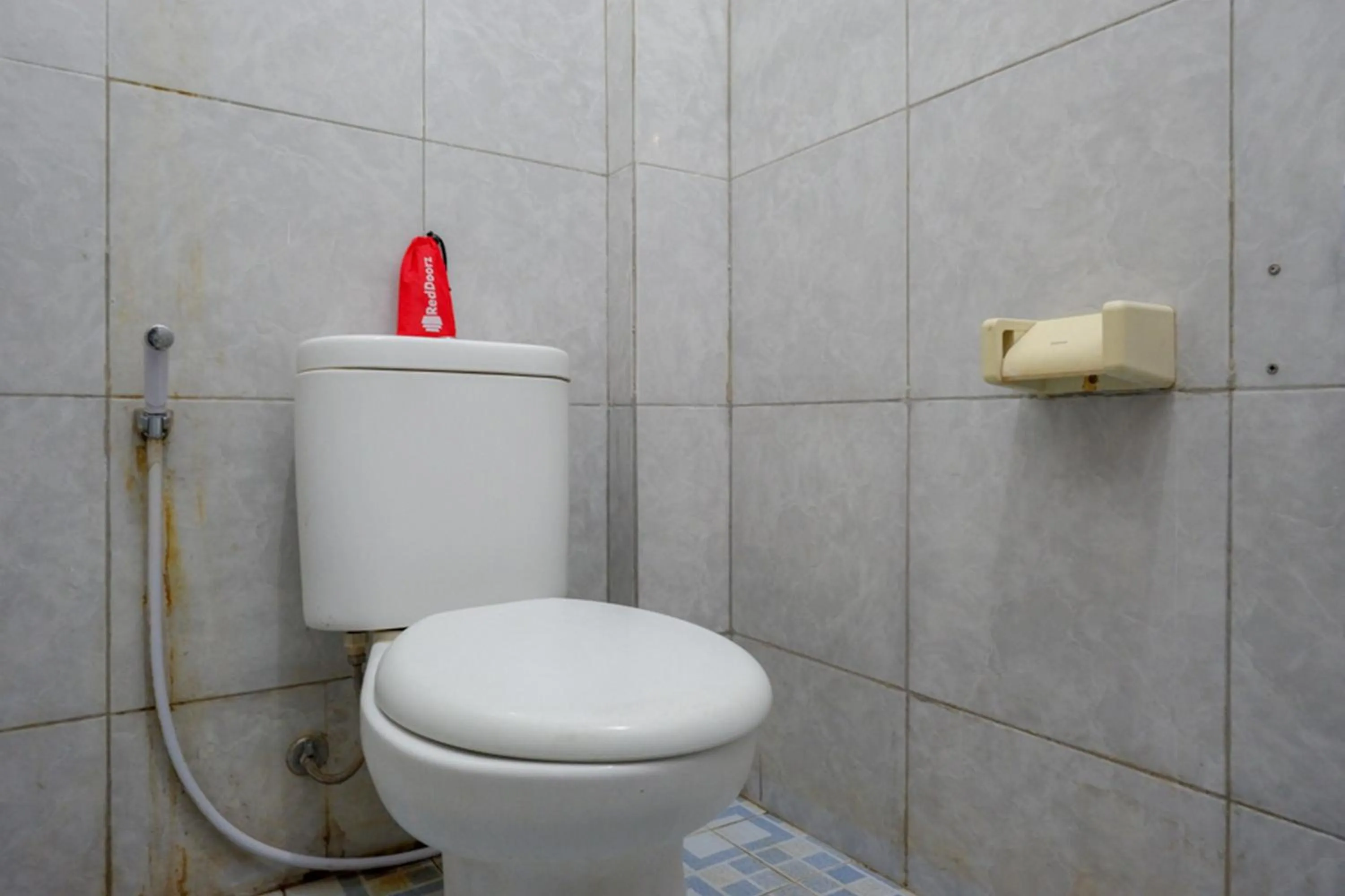 Bathroom in RedDoorz Syariah @ Hotel Wisma Indonesia Kendari
