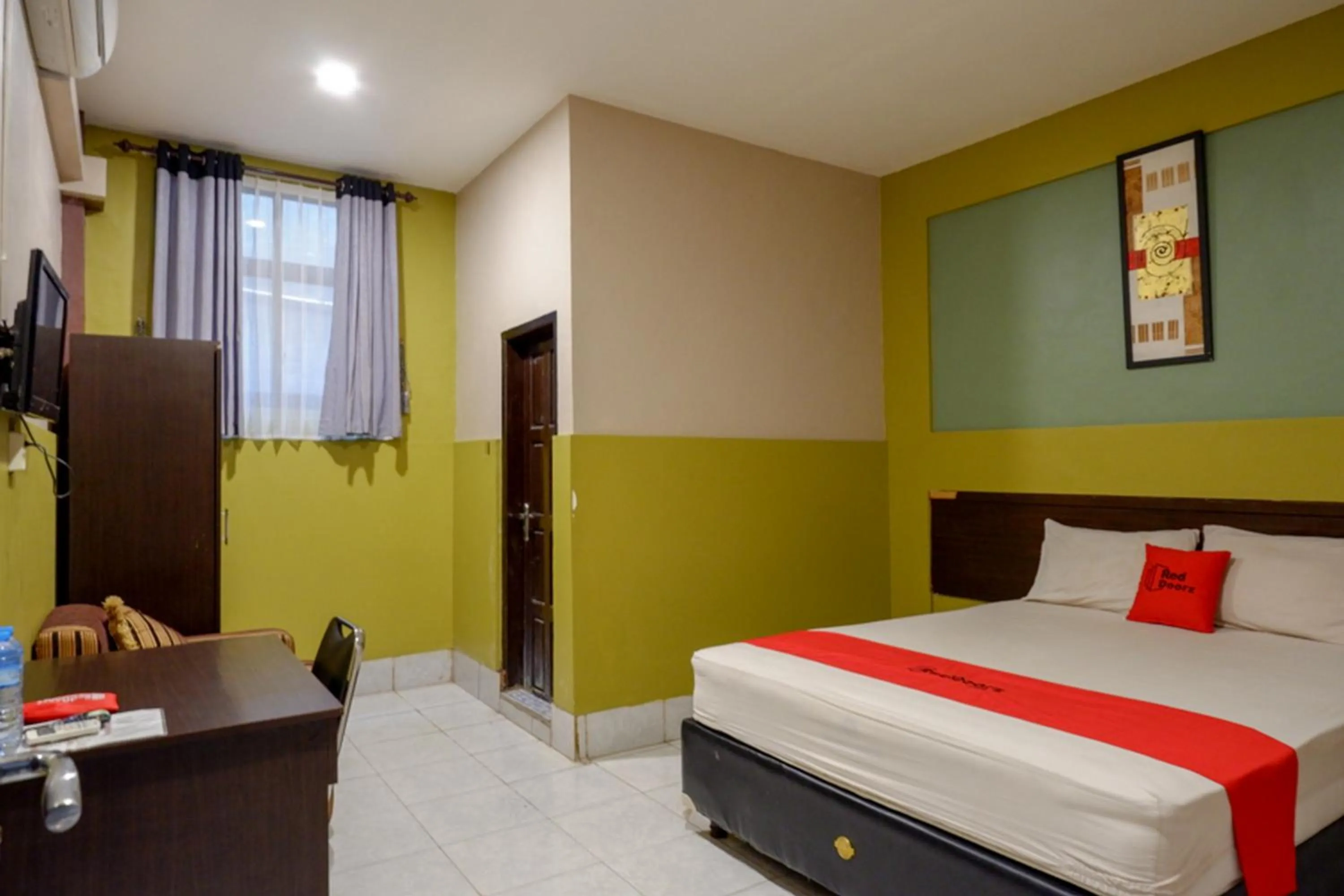 Bedroom, Bed in RedDoorz Syariah @ Hotel Wisma Indonesia Kendari