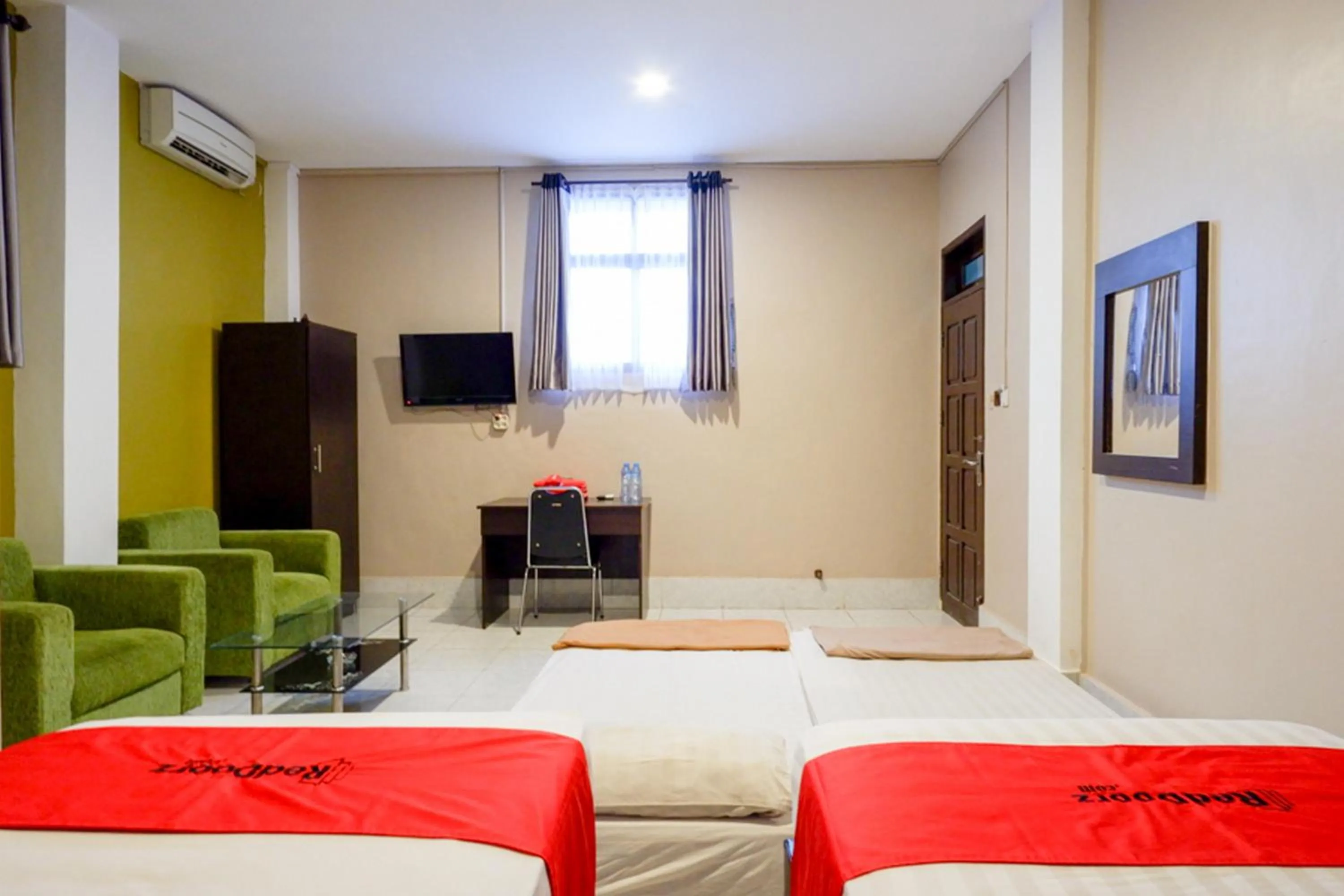 Bedroom, Bed in RedDoorz Syariah @ Hotel Wisma Indonesia Kendari