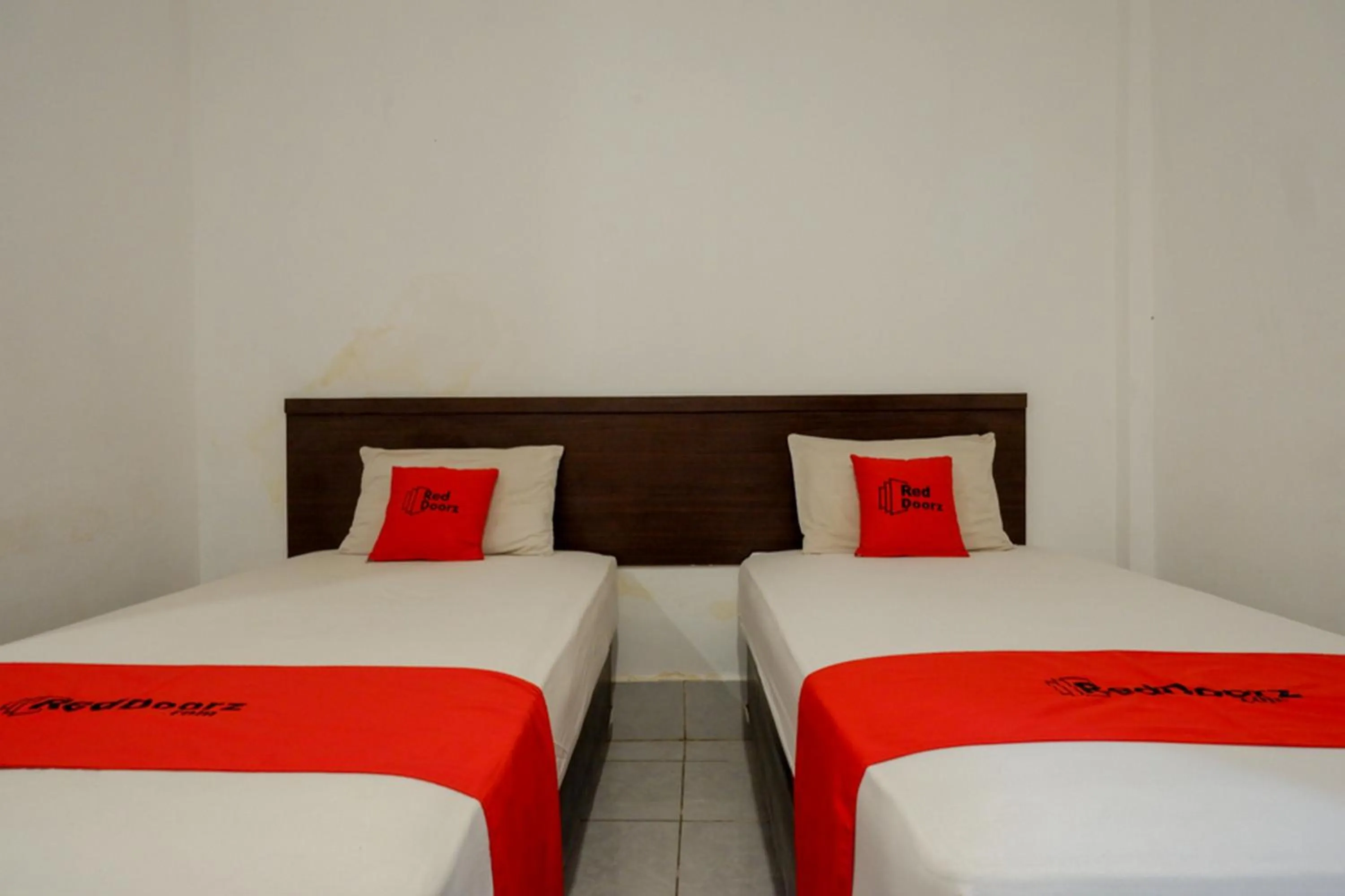 Bedroom, Bed in RedDoorz Syariah @ Hotel Wisma Indonesia Kendari