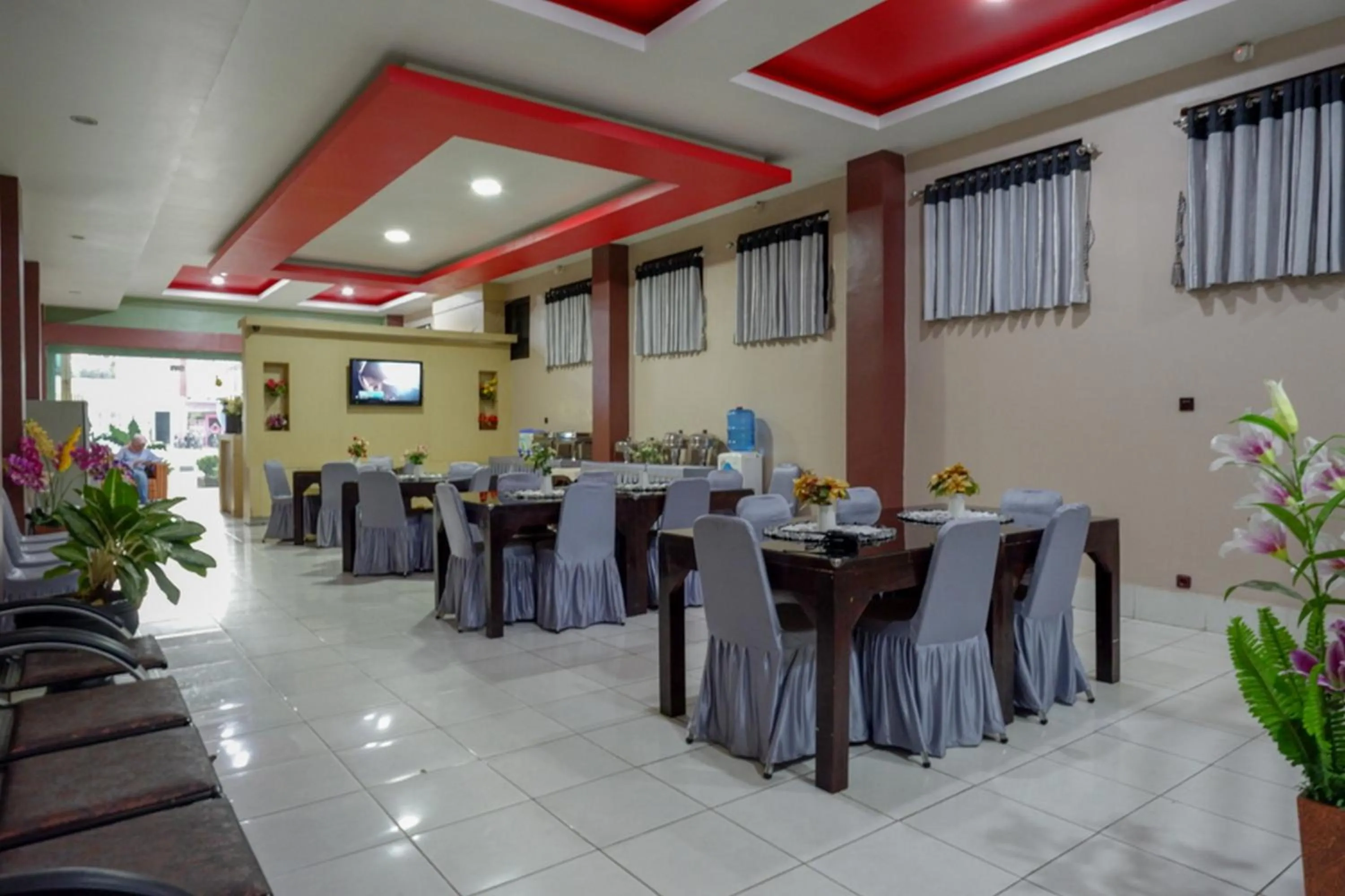 Restaurant/places to eat in RedDoorz Syariah @ Hotel Wisma Indonesia Kendari