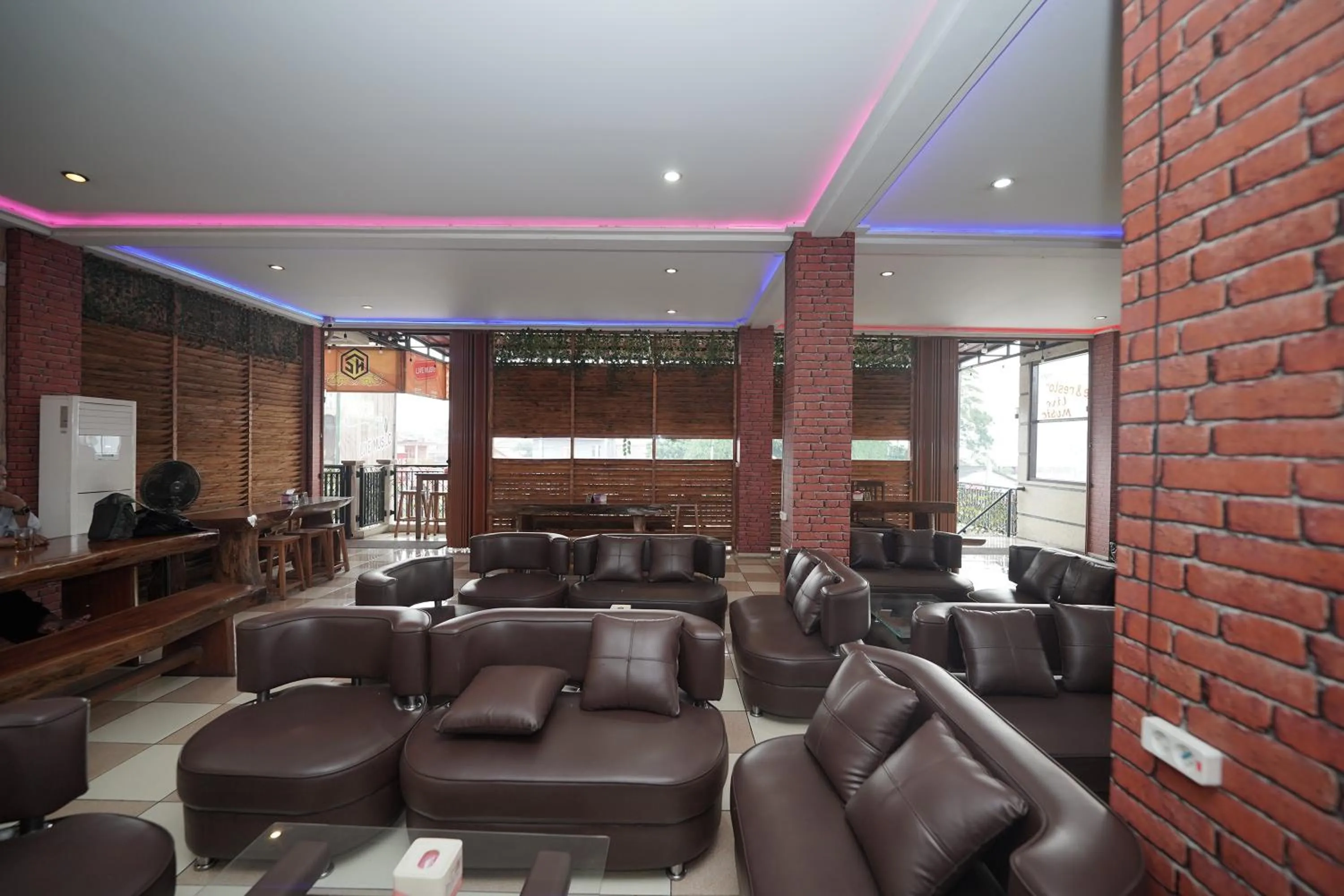 Restaurant/places to eat in Hotel Soreang