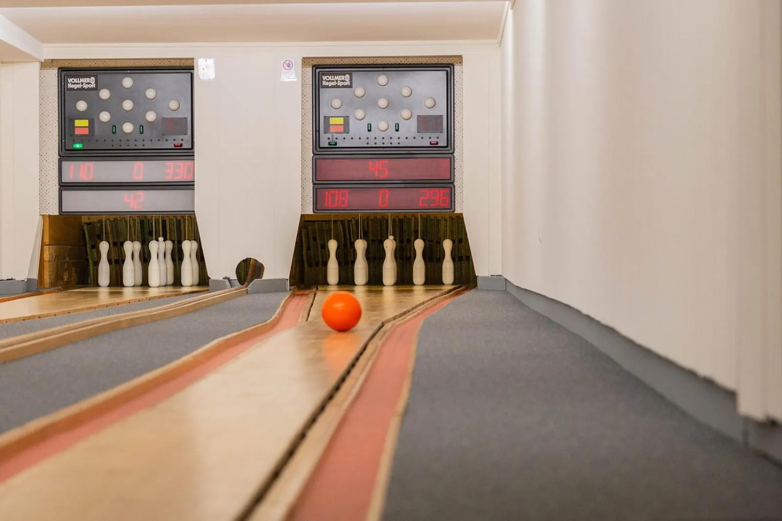 Bowling in Das Ebertor - Hotel & Hostel