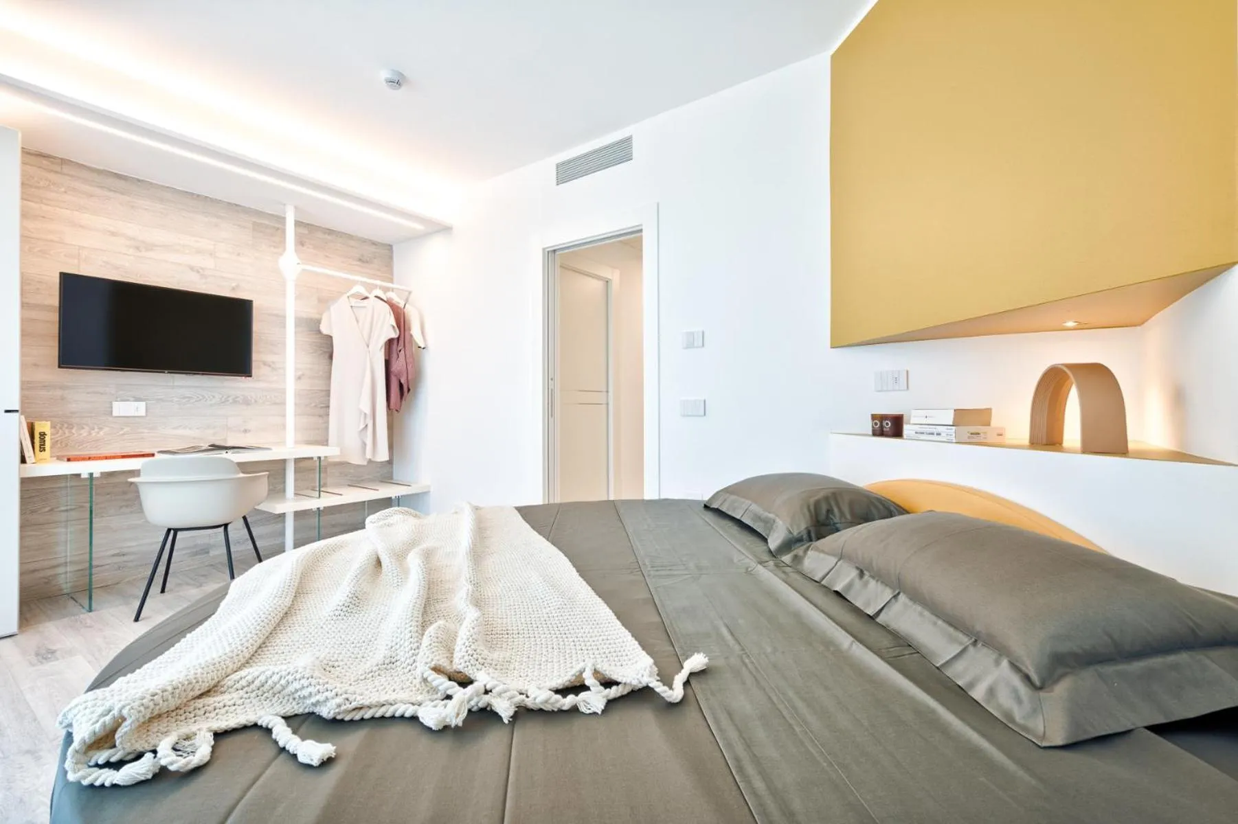 Bed in Albamarina Residence