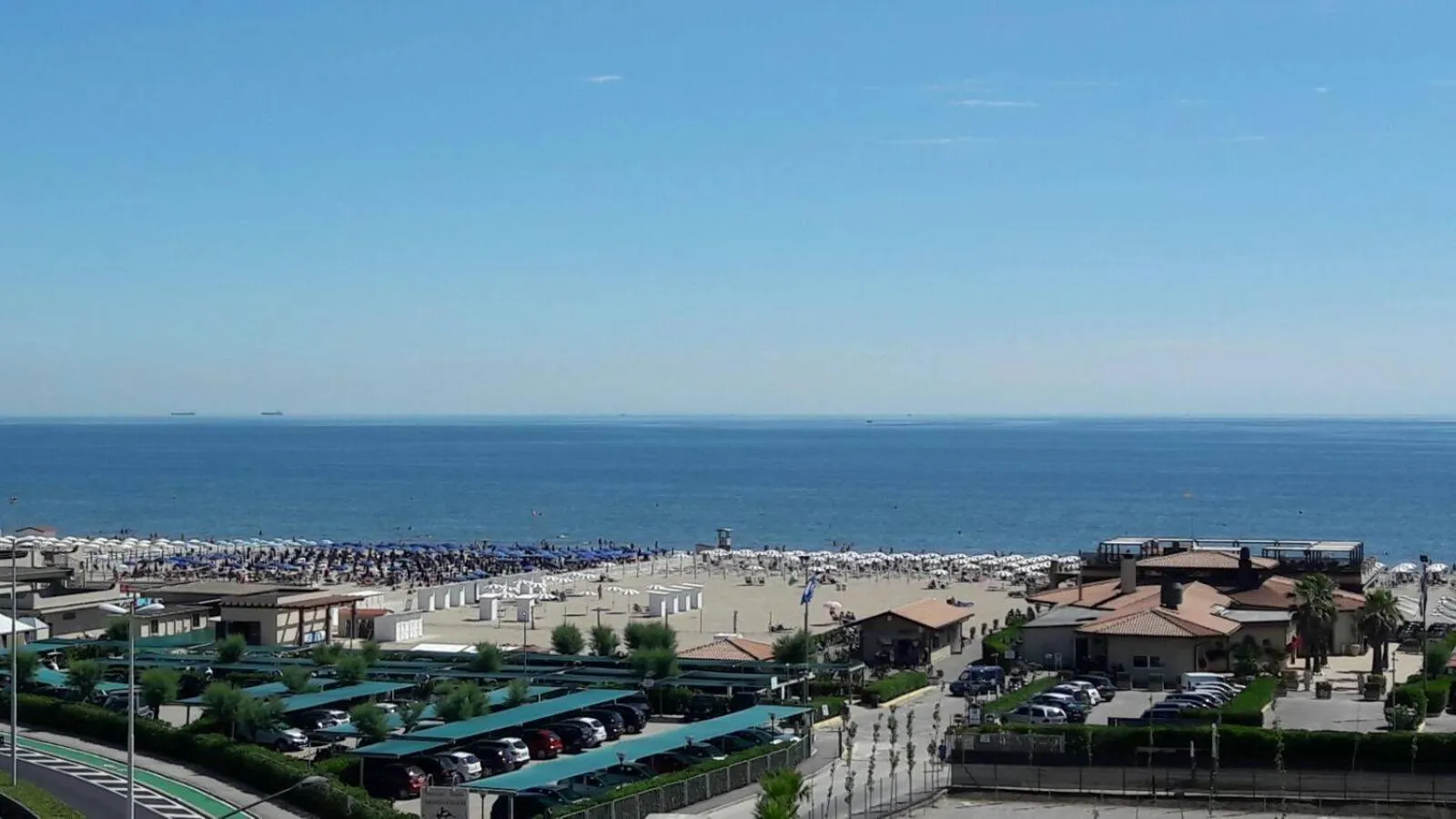 Beach in Albamarina Residence