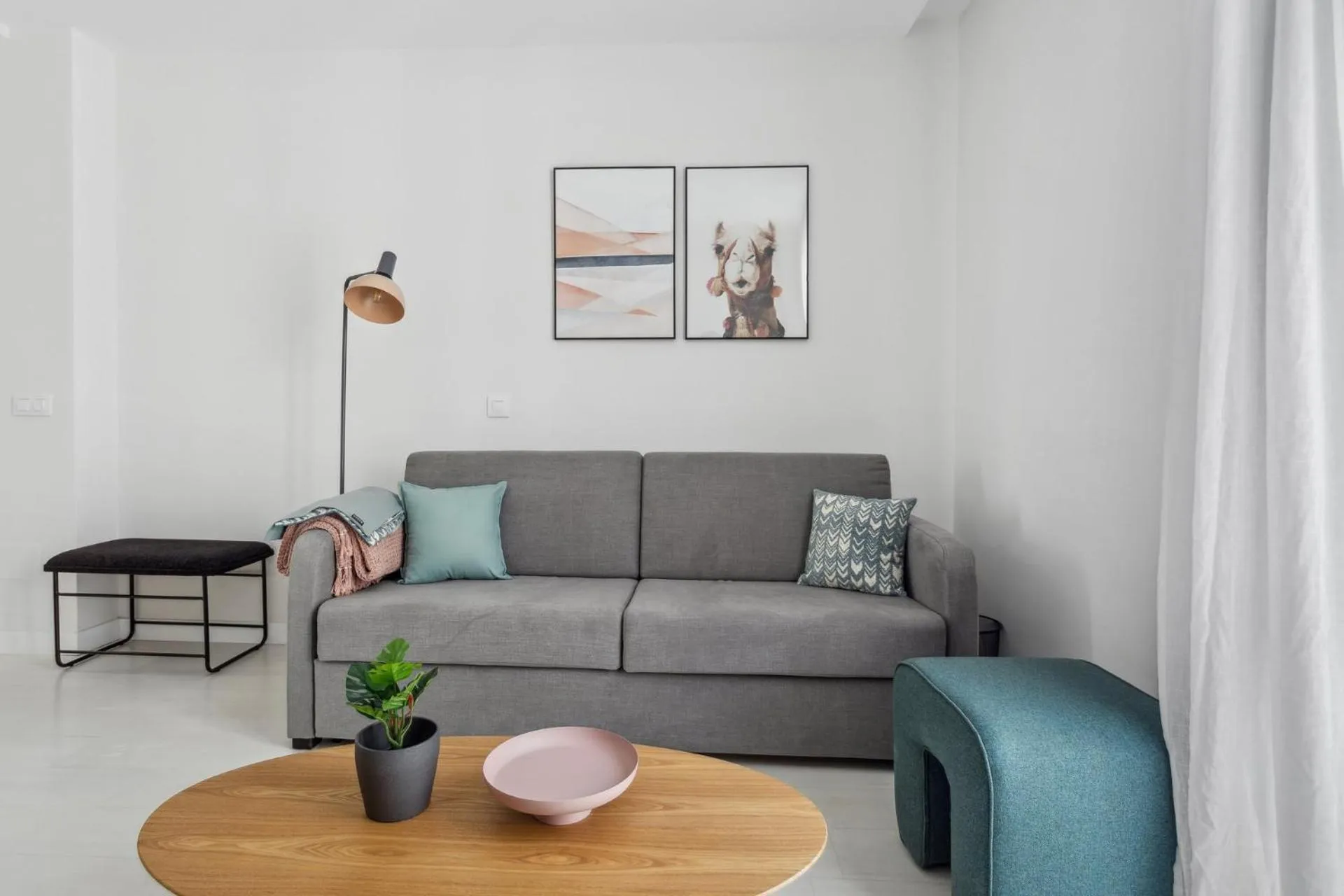 Living room in Limehome Madrid Calle de la Paloma