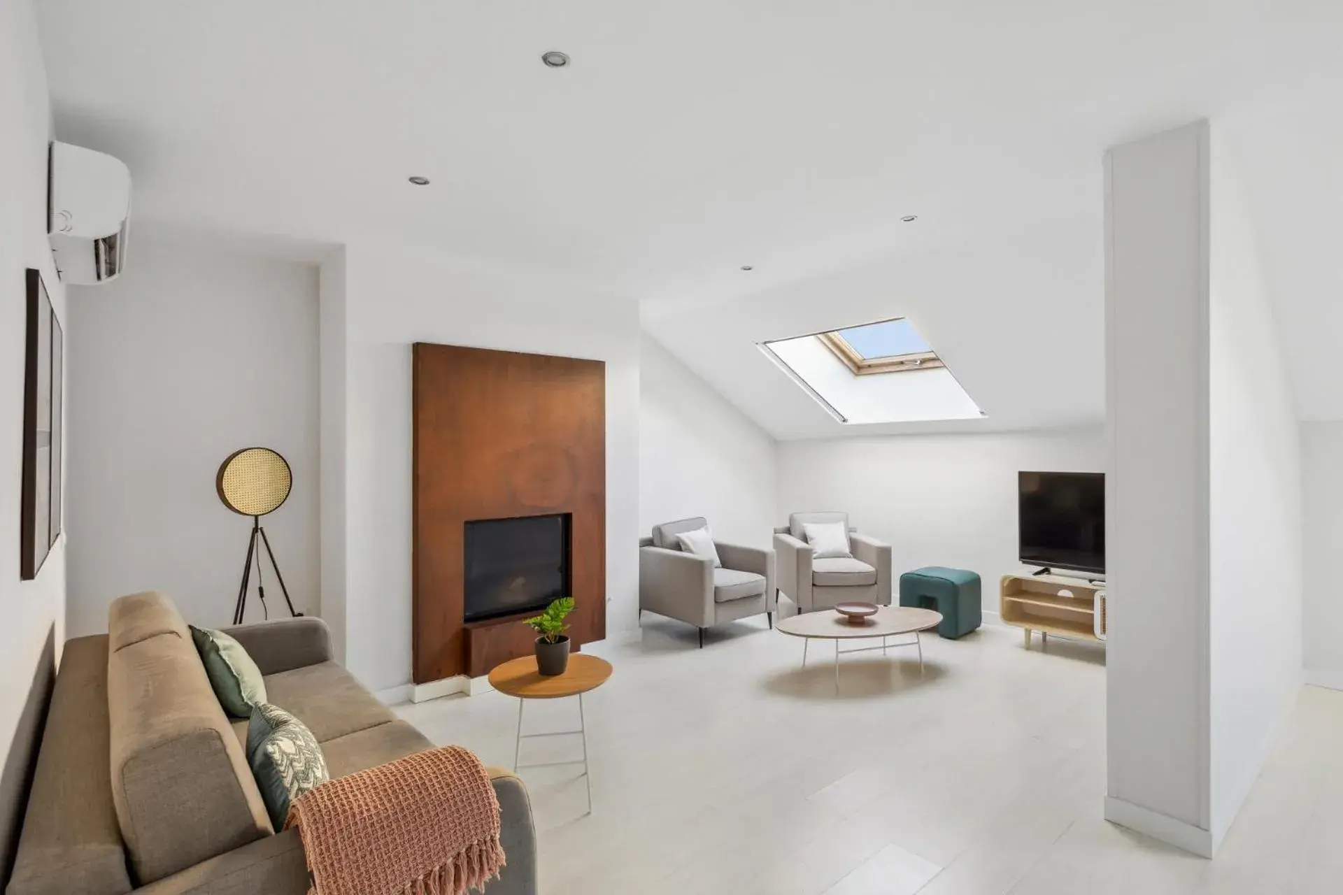 One-Bedroom Comfort Apartment in Limehome Madrid Calle de la Paloma One-Bedroom Comfort Apartment in Limehome Madrid Calle de la Paloma