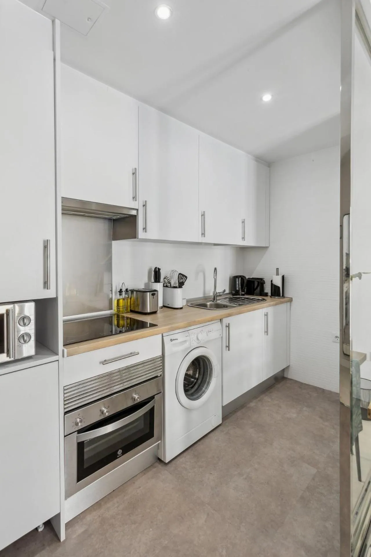 Coffee/tea facilities in Limehome Madrid Calle de la Paloma