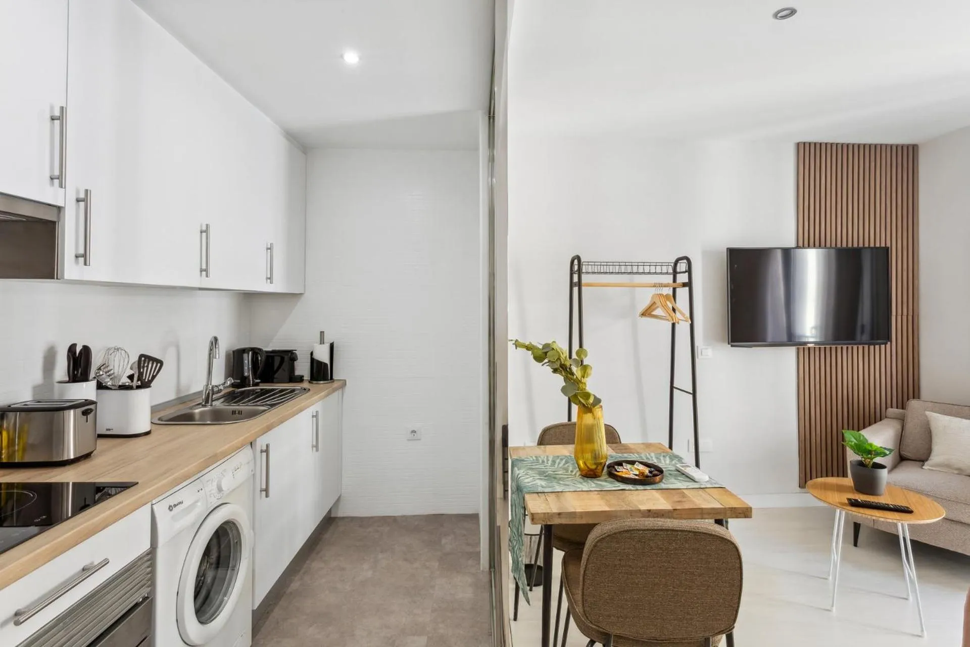 Coffee/tea facilities in Limehome Madrid Calle de la Paloma