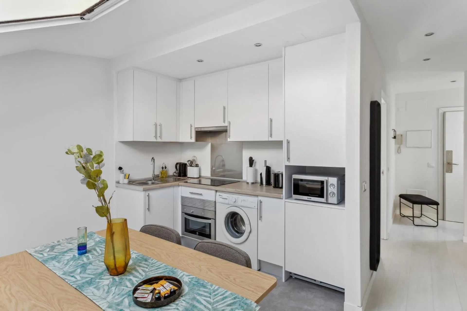 Kitchen or kitchenette in Limehome Madrid Calle de la Paloma