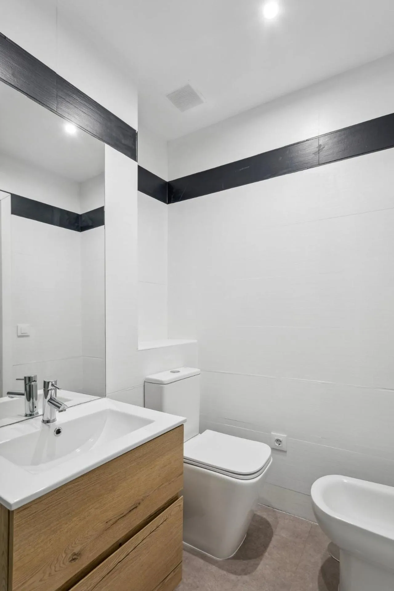 Shower in Limehome Madrid Calle de la Paloma