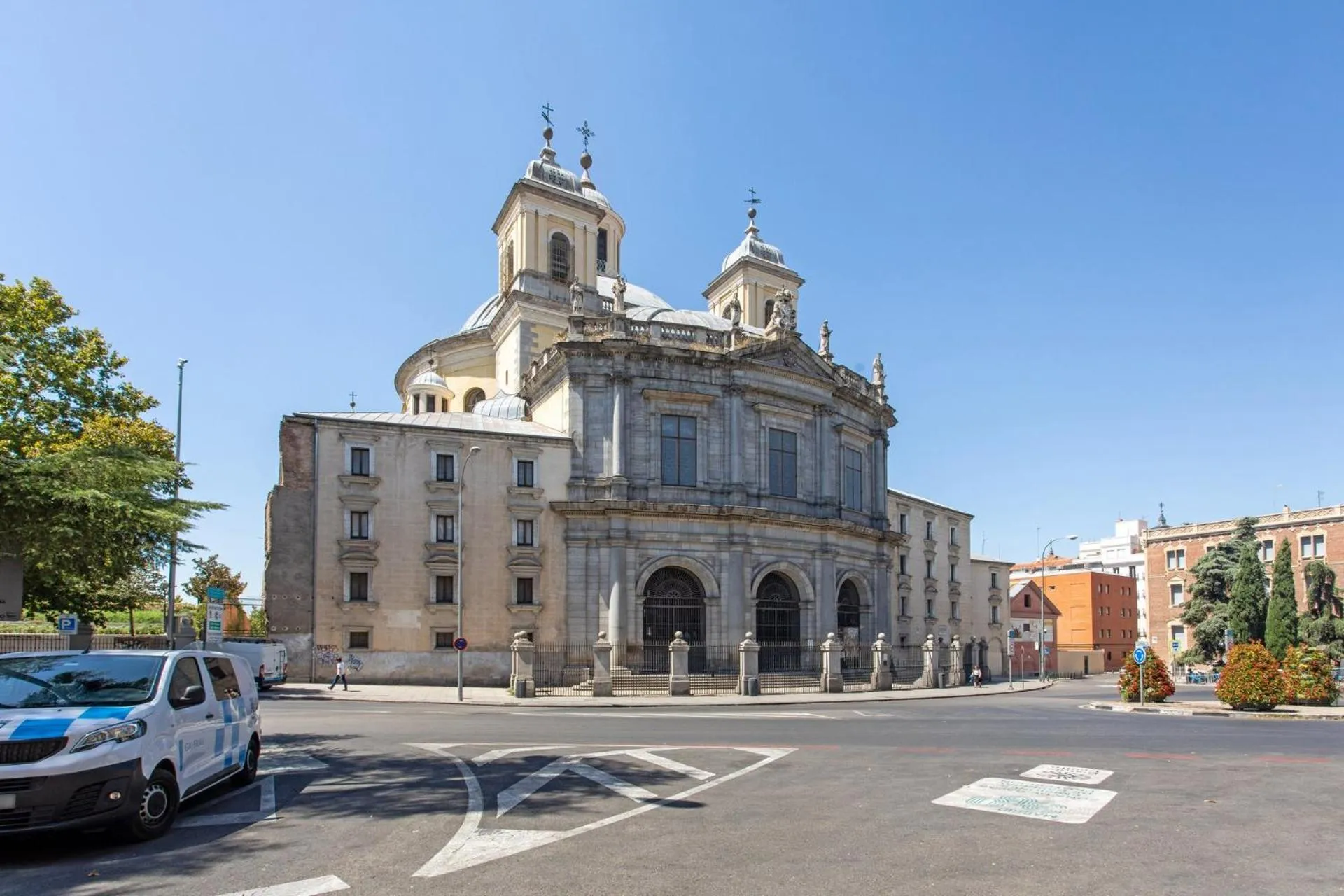 Neighbourhood in Limehome Madrid Calle de la Paloma