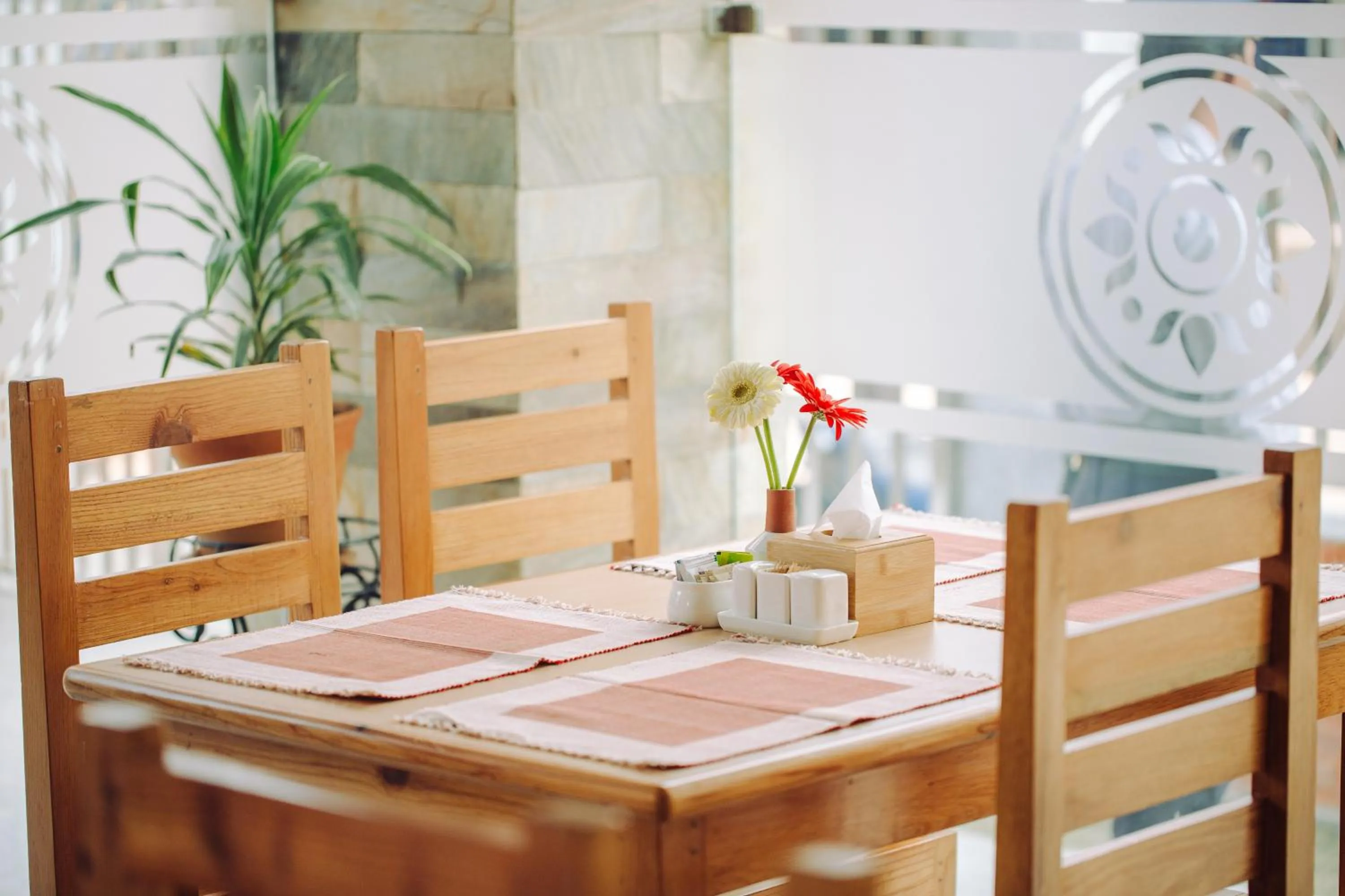 Restaurant/places to eat in Pema Boutique Hotel