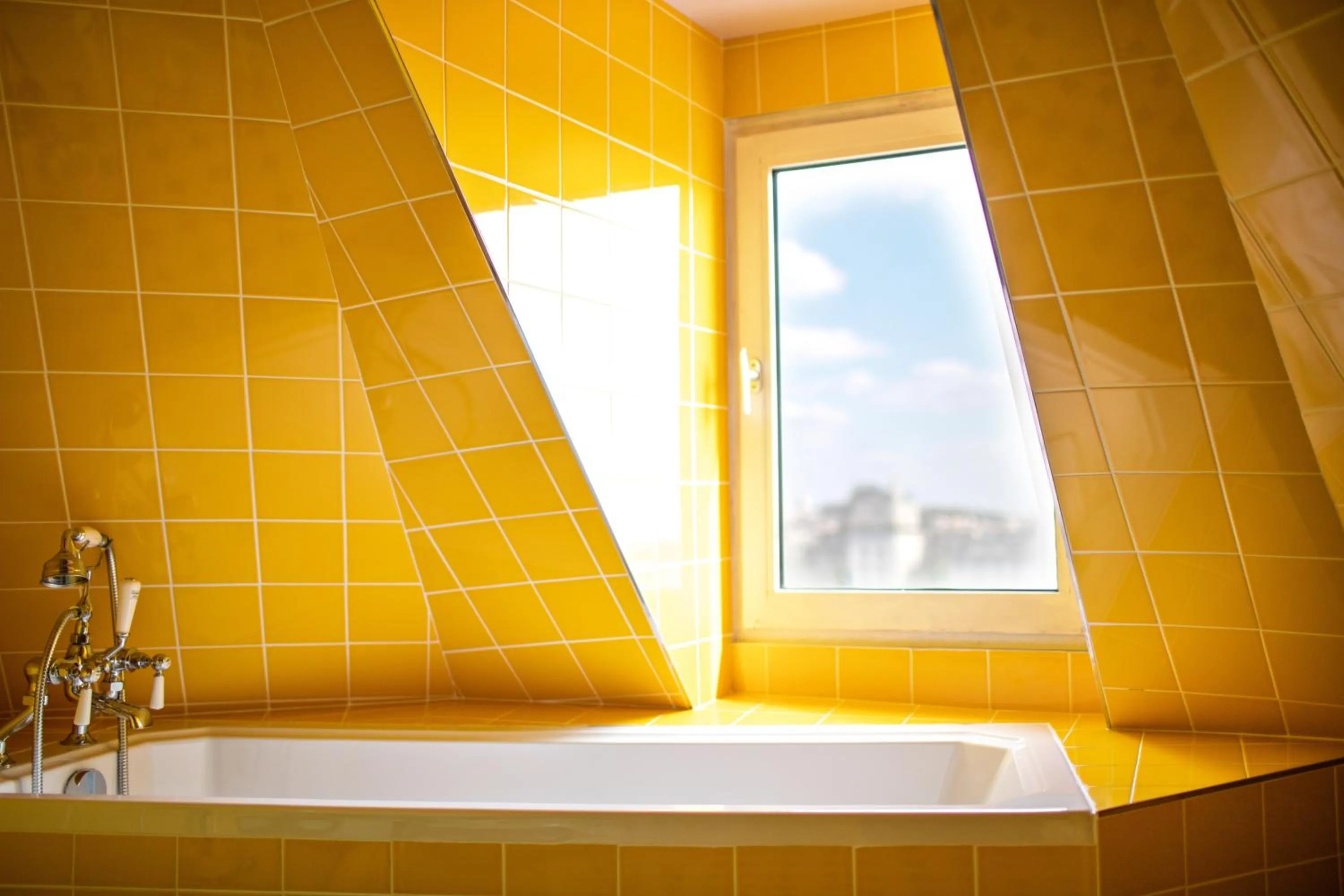 Bathroom in Hôtel Les Deux Gares & Spa