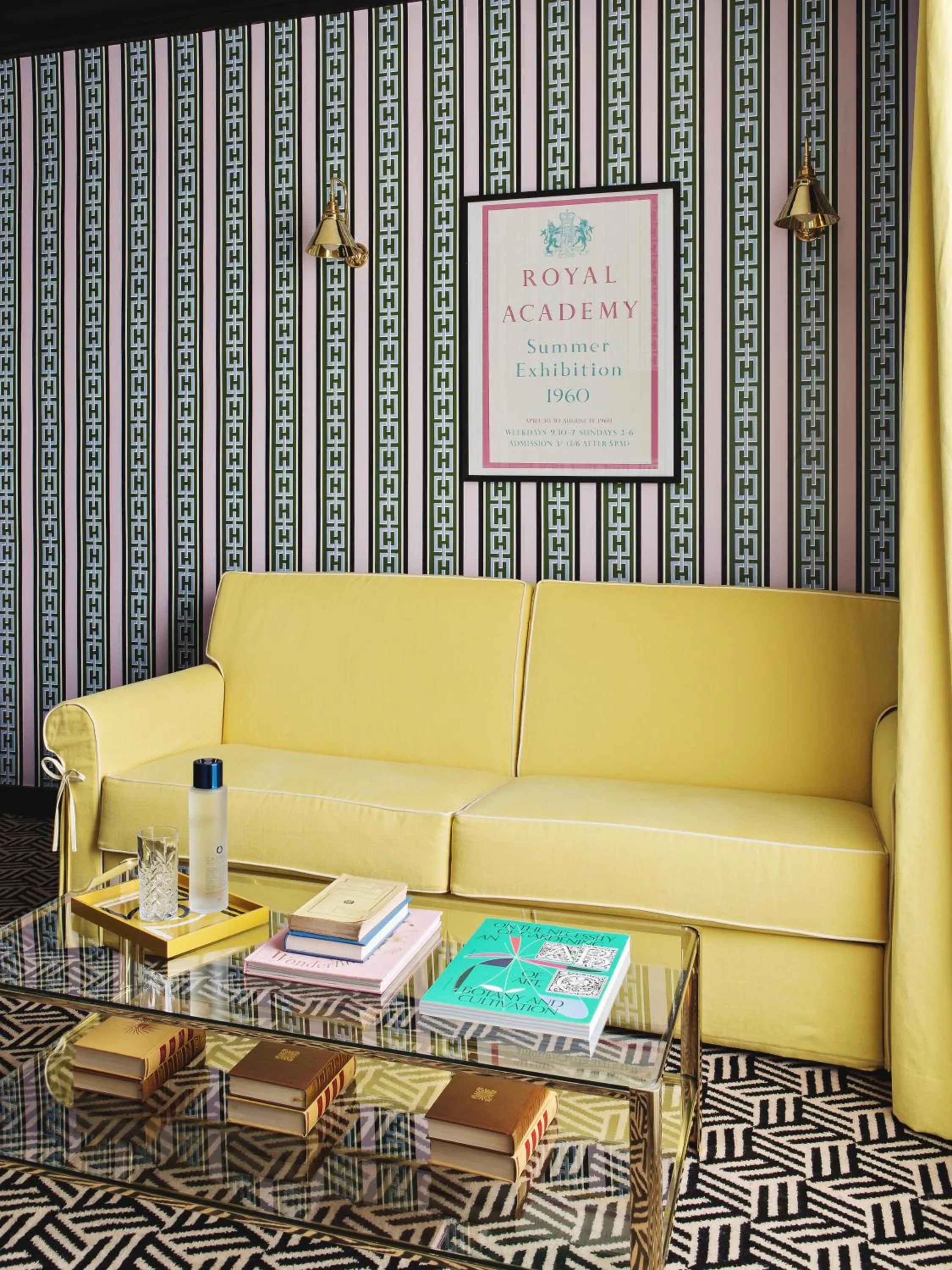 Living room in Hôtel Les Deux Gares & Spa