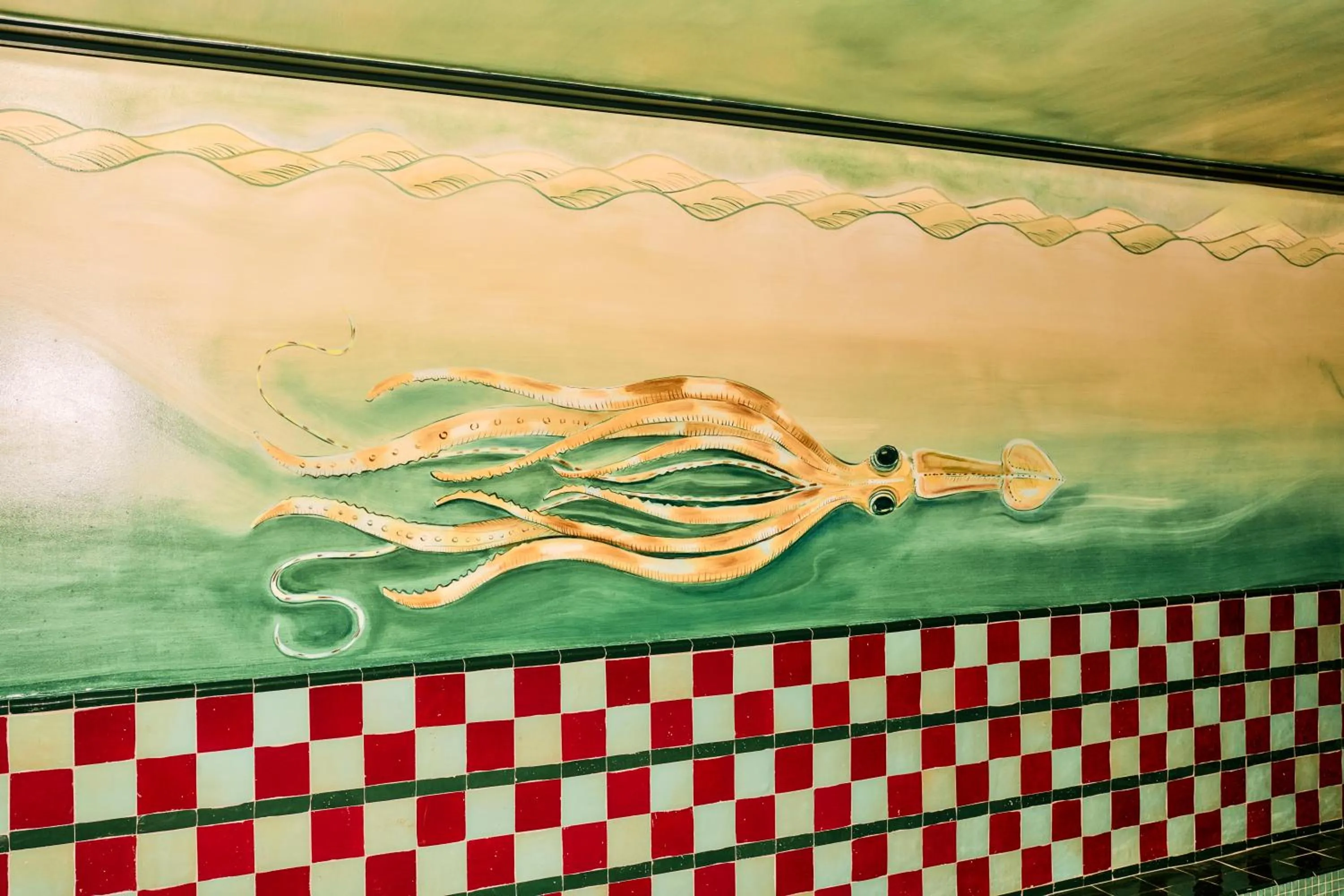 Hot Tub in Hôtel Les Deux Gares & Spa