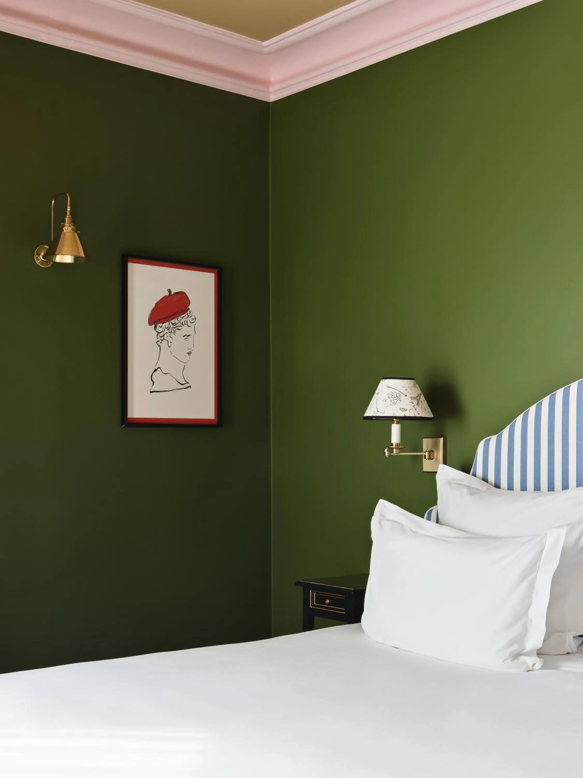 Decorative detail, Bed in Hôtel Les Deux Gares & Spa