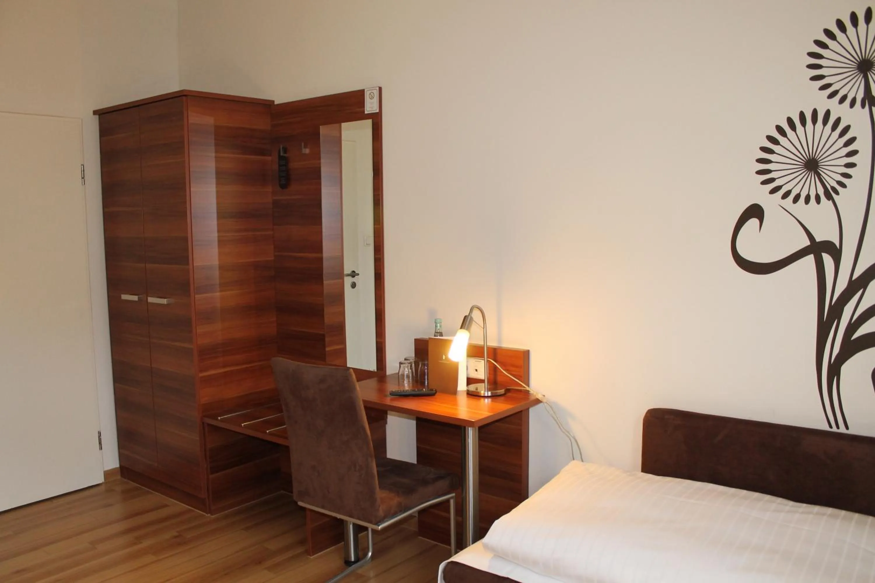 Seating area, Bed in Hotel am Viktualienmarkt