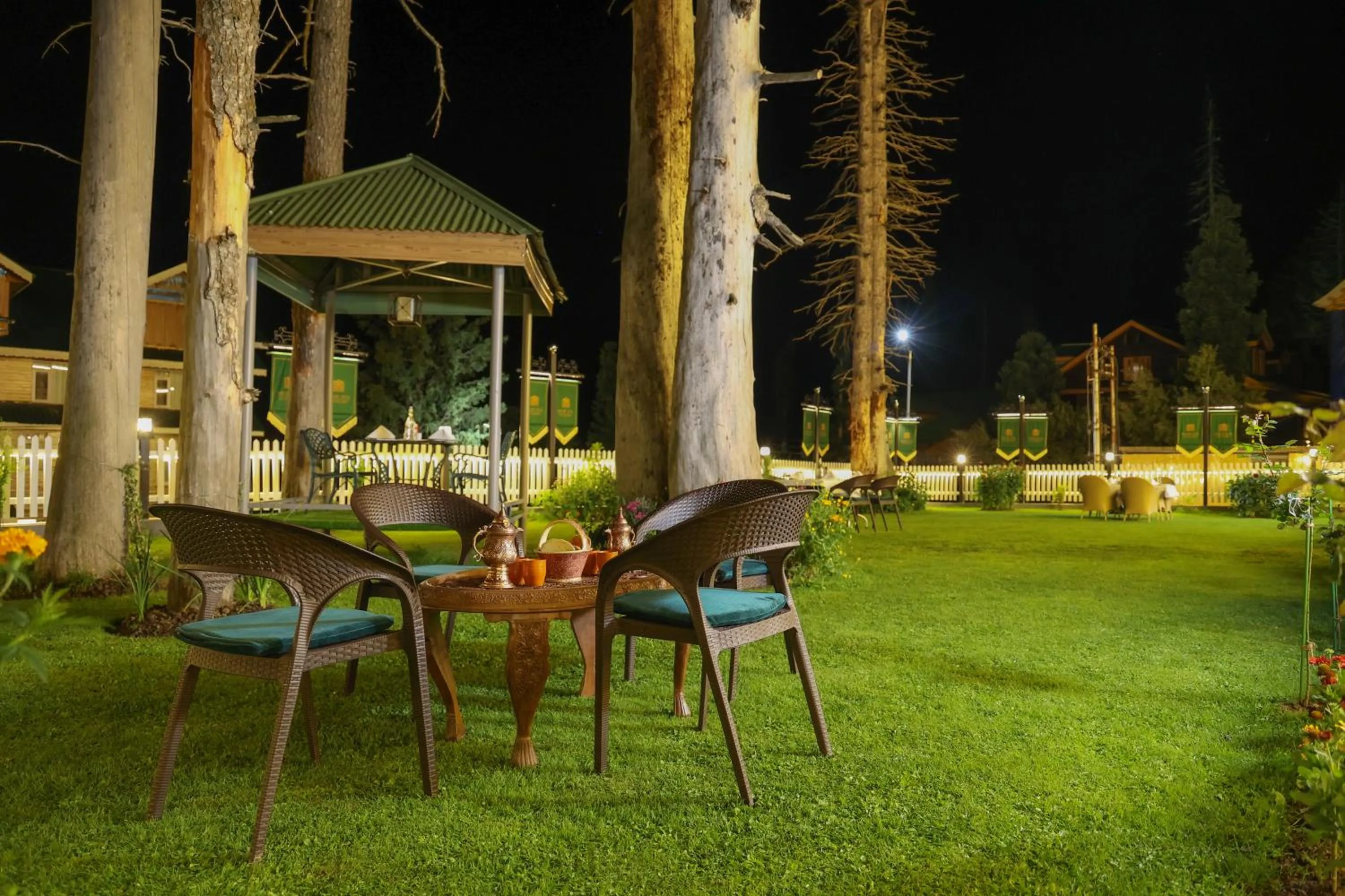 Garden view in Shaw Inn by Stay Pattern