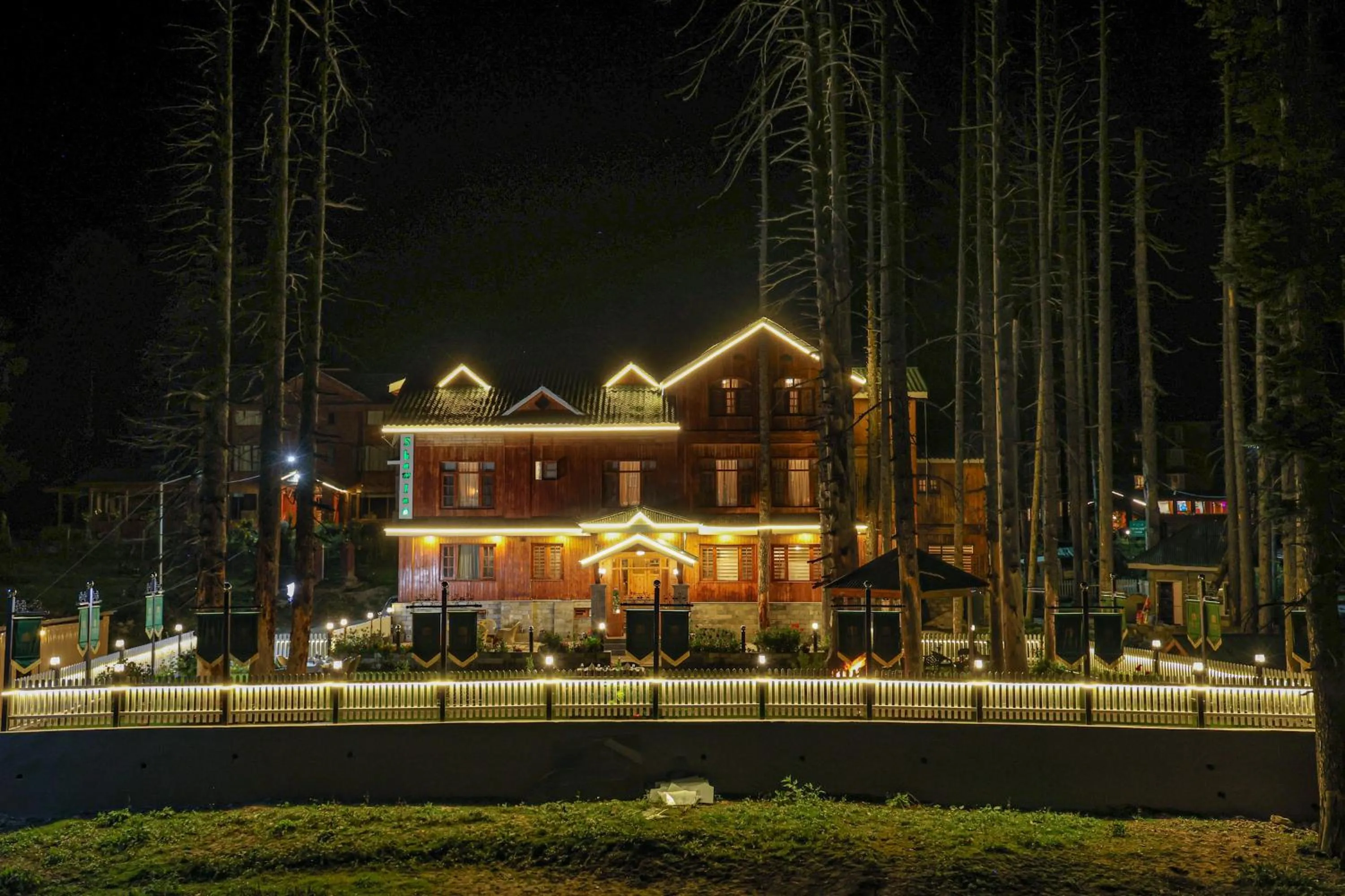 Property building in Shaw Inn by Stay Pattern