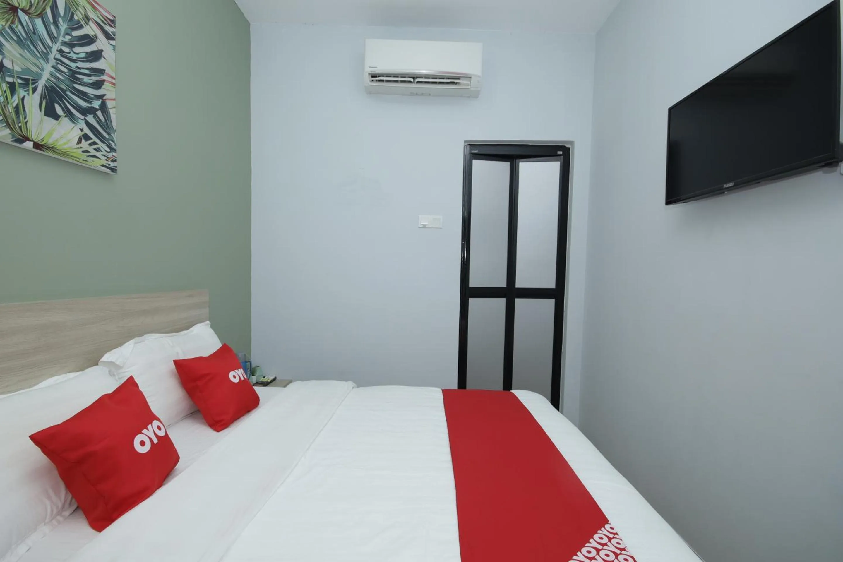 Bedroom in OYO 90399 Green Home Hotel syariah