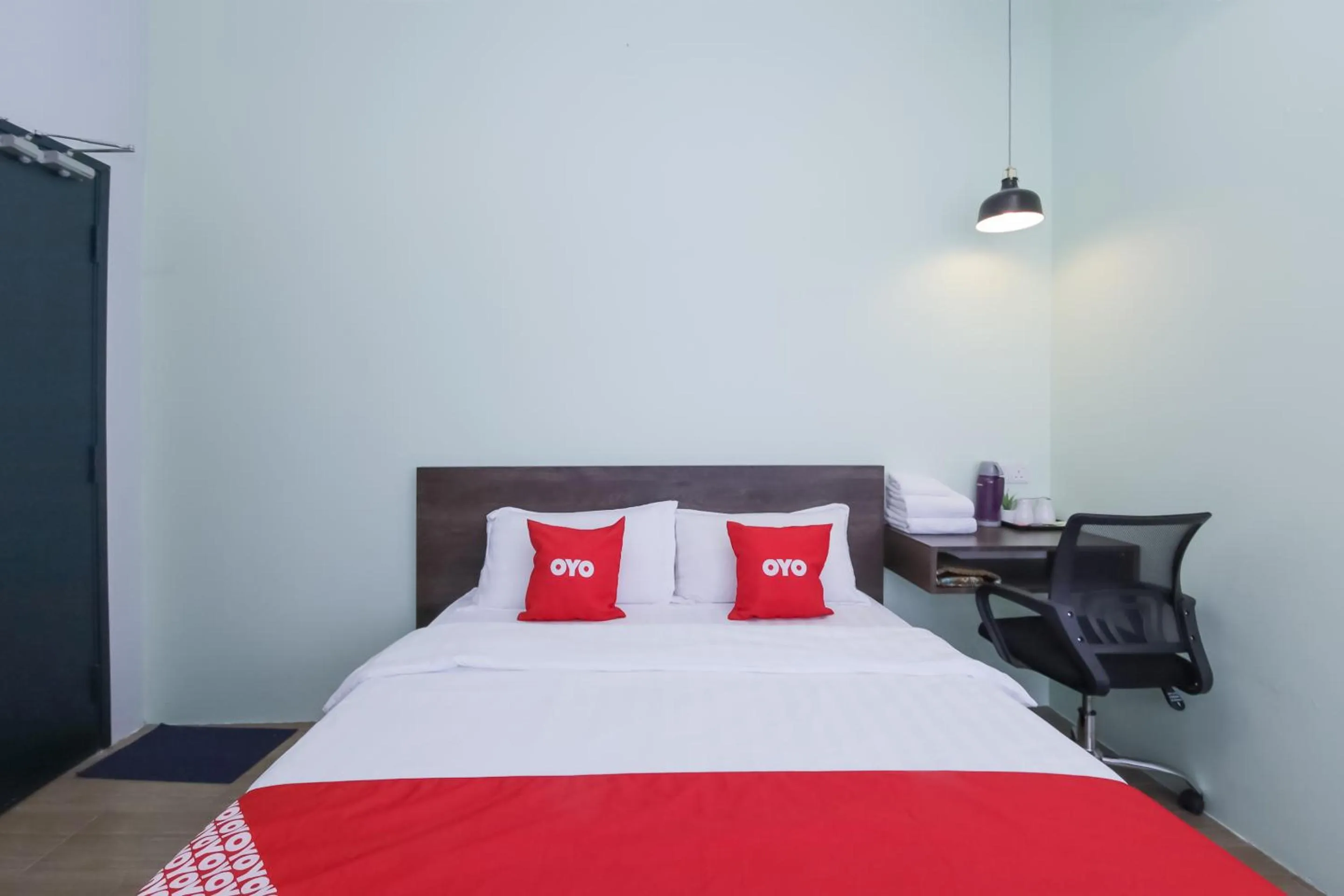 Bedroom in OYO 90399 Green Home Hotel syariah