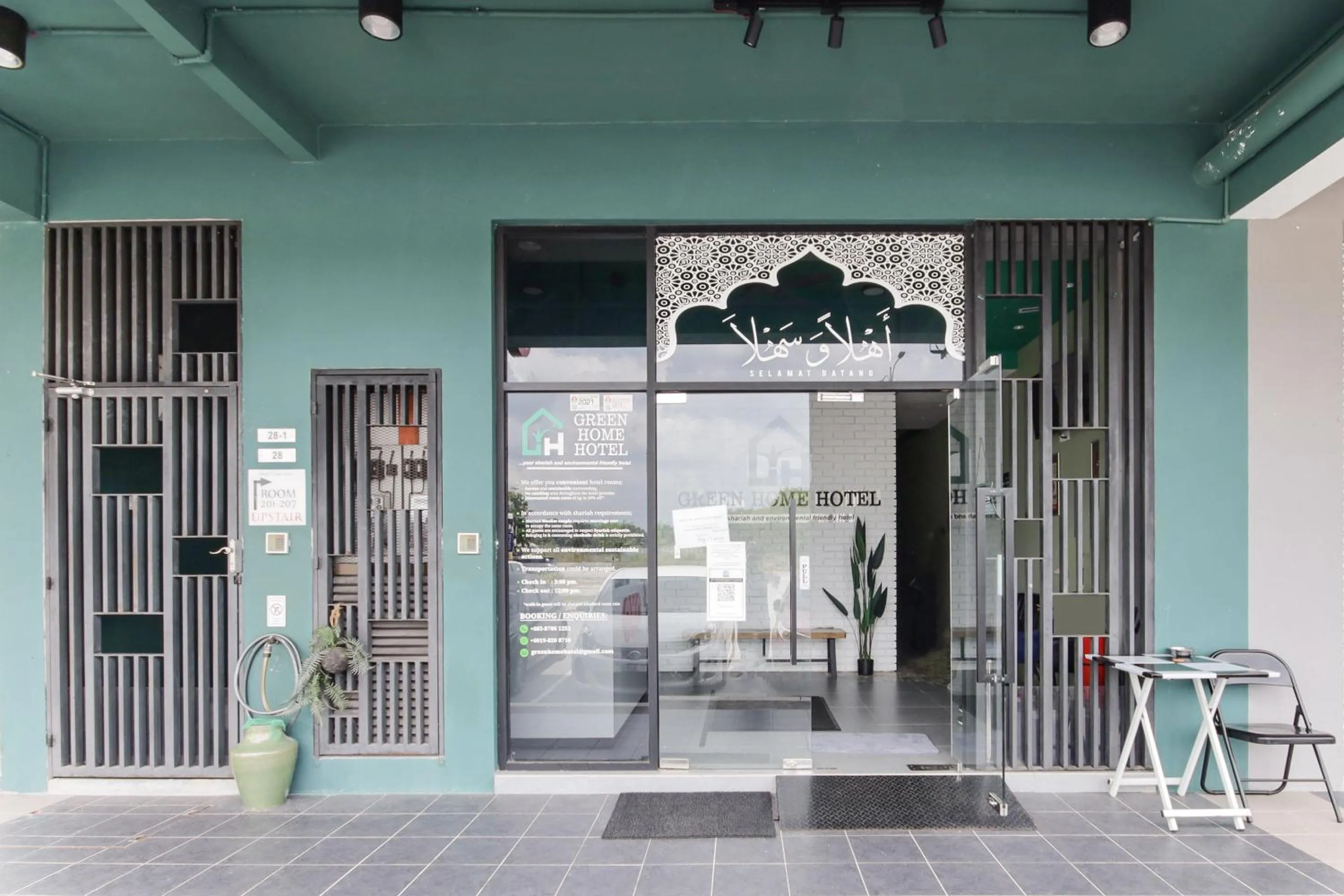 Facade/entrance in OYO 90399 Green Home Hotel syariah