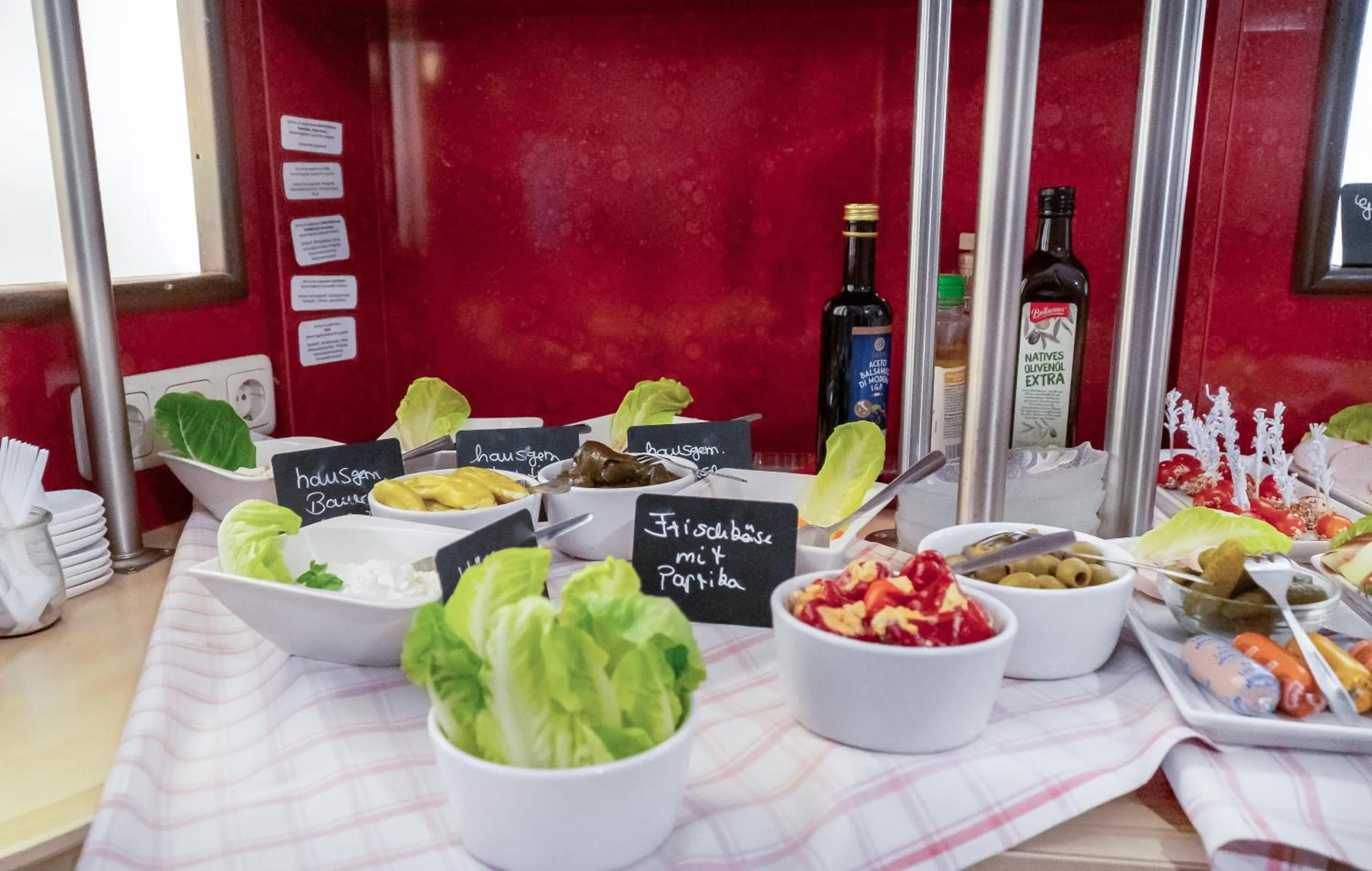 Buffet breakfast in Stadt-gut-Hotel Rheinischer Hof