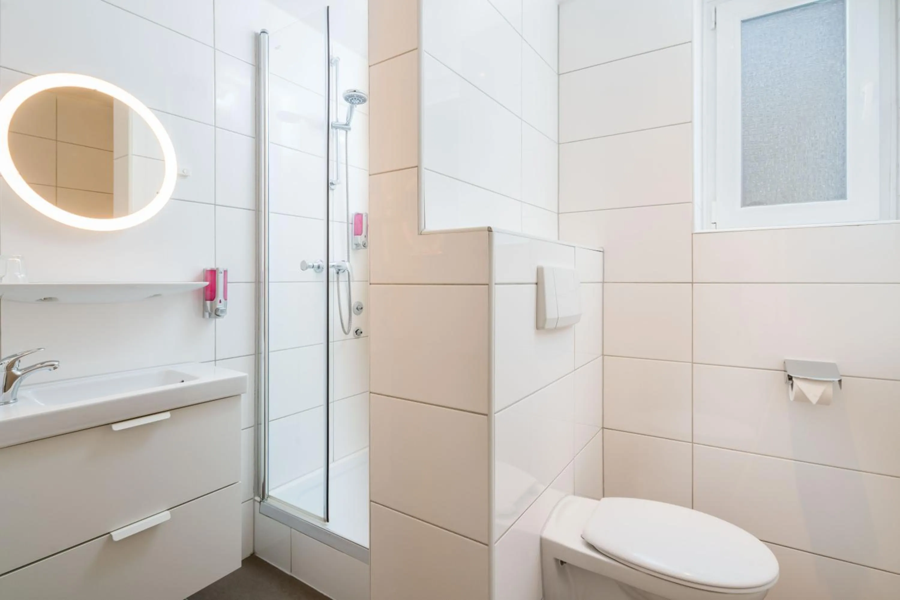 Bathroom in Stadt-gut-Hotel Rheinischer Hof