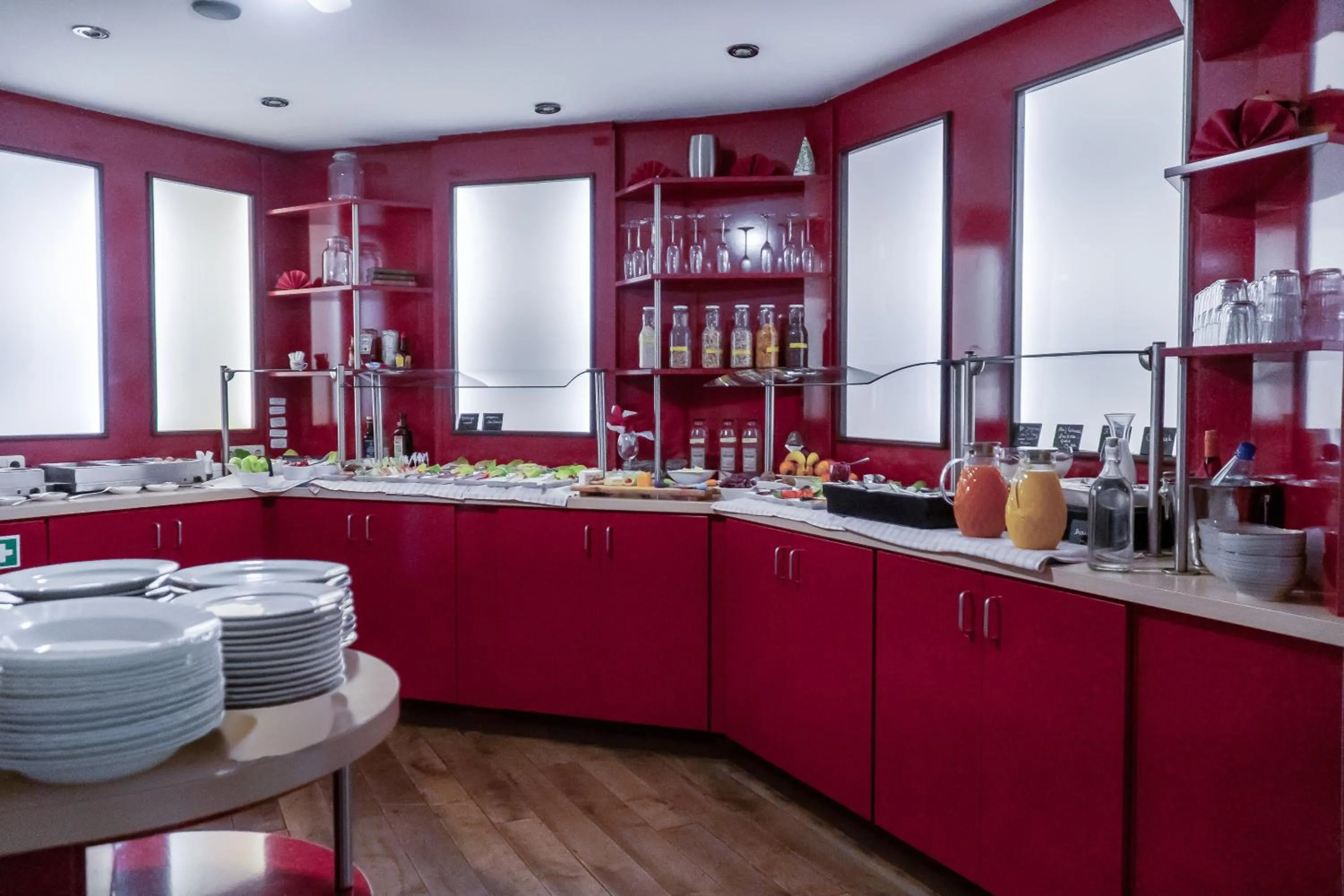 Buffet breakfast in Stadt-gut-Hotel Rheinischer Hof