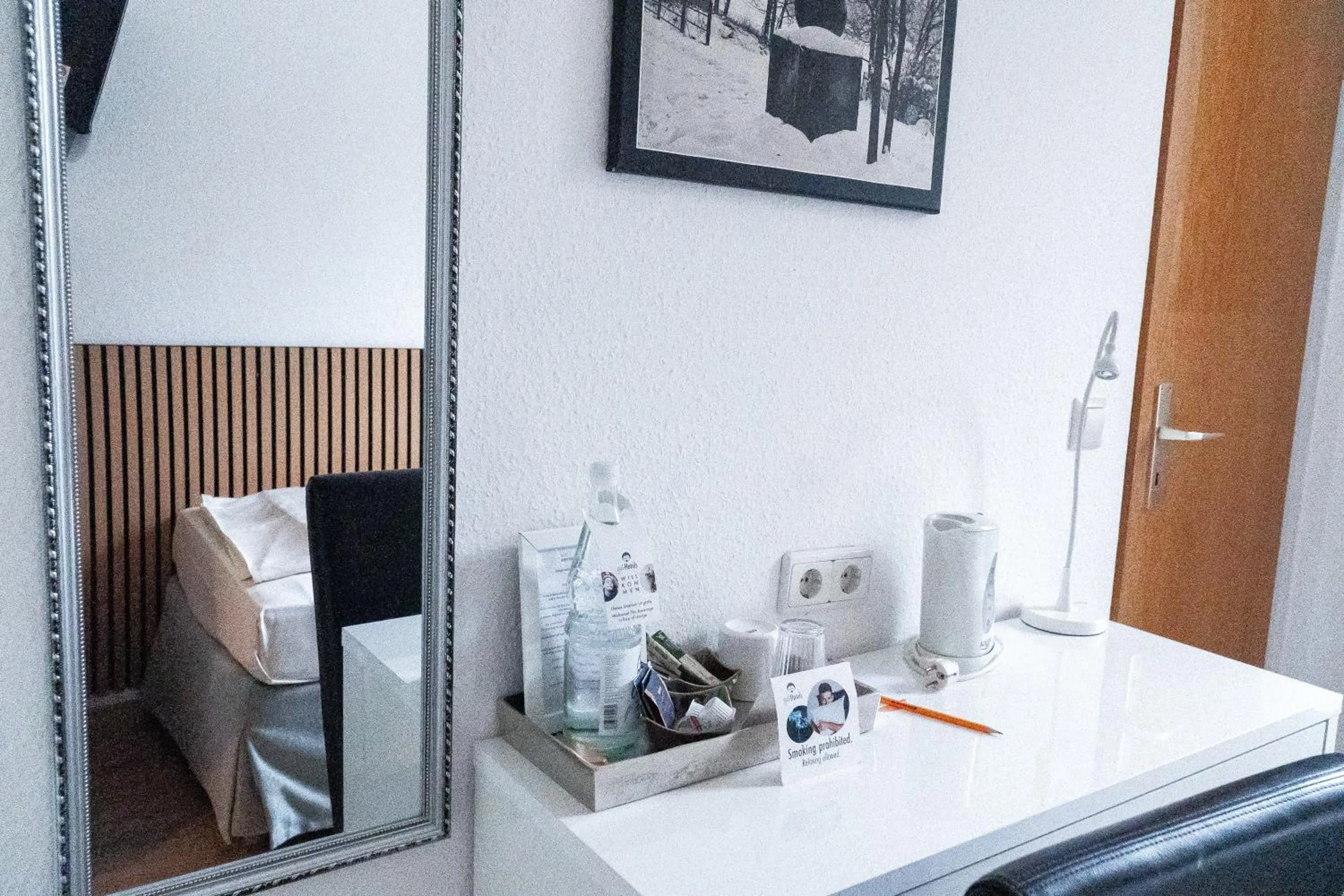 Photo of the whole room, Bed in Stadt-gut-Hotel Rheinischer Hof