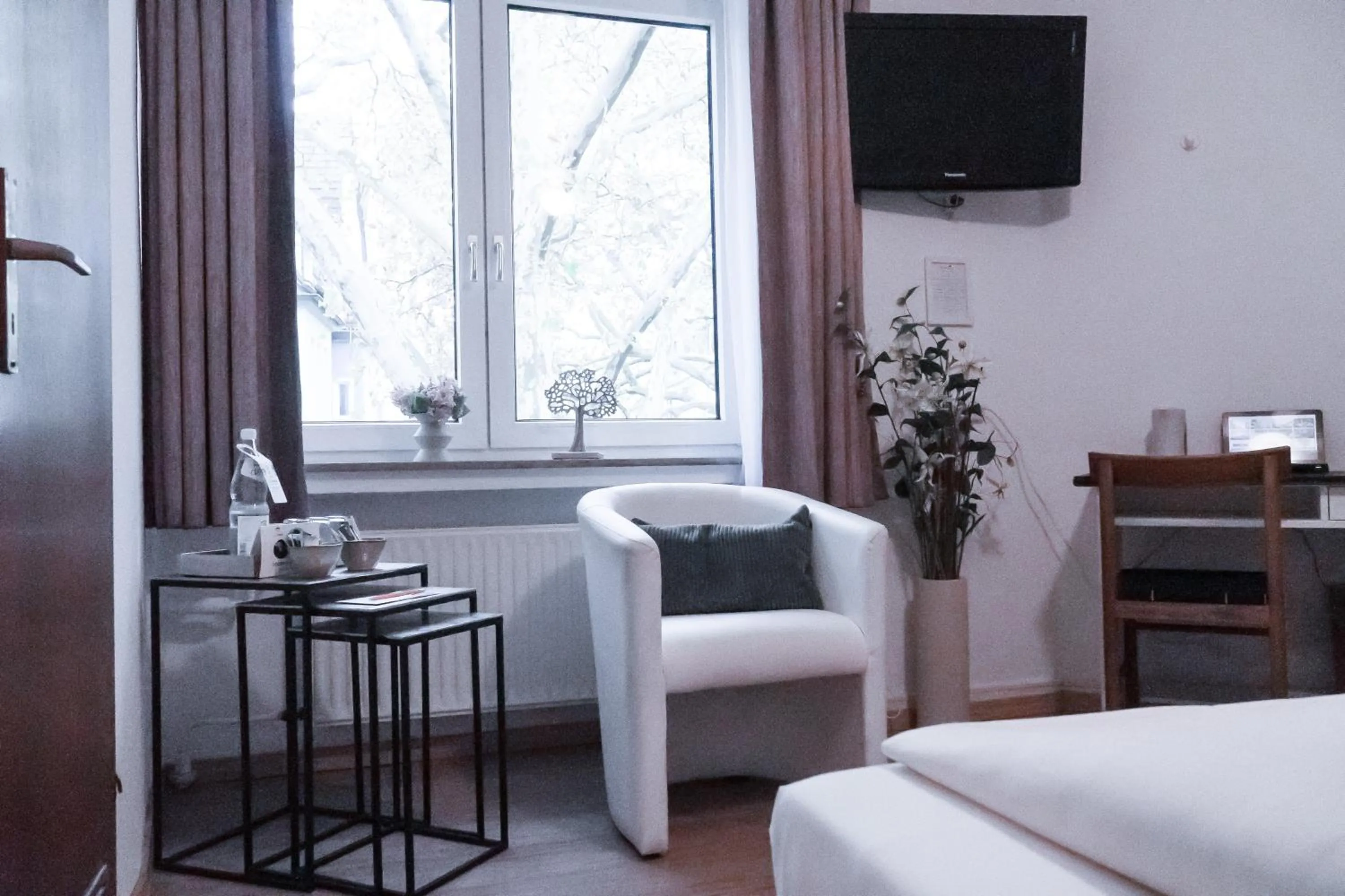 Seating area, Bed in Stadt-gut-Hotel Rheinischer Hof