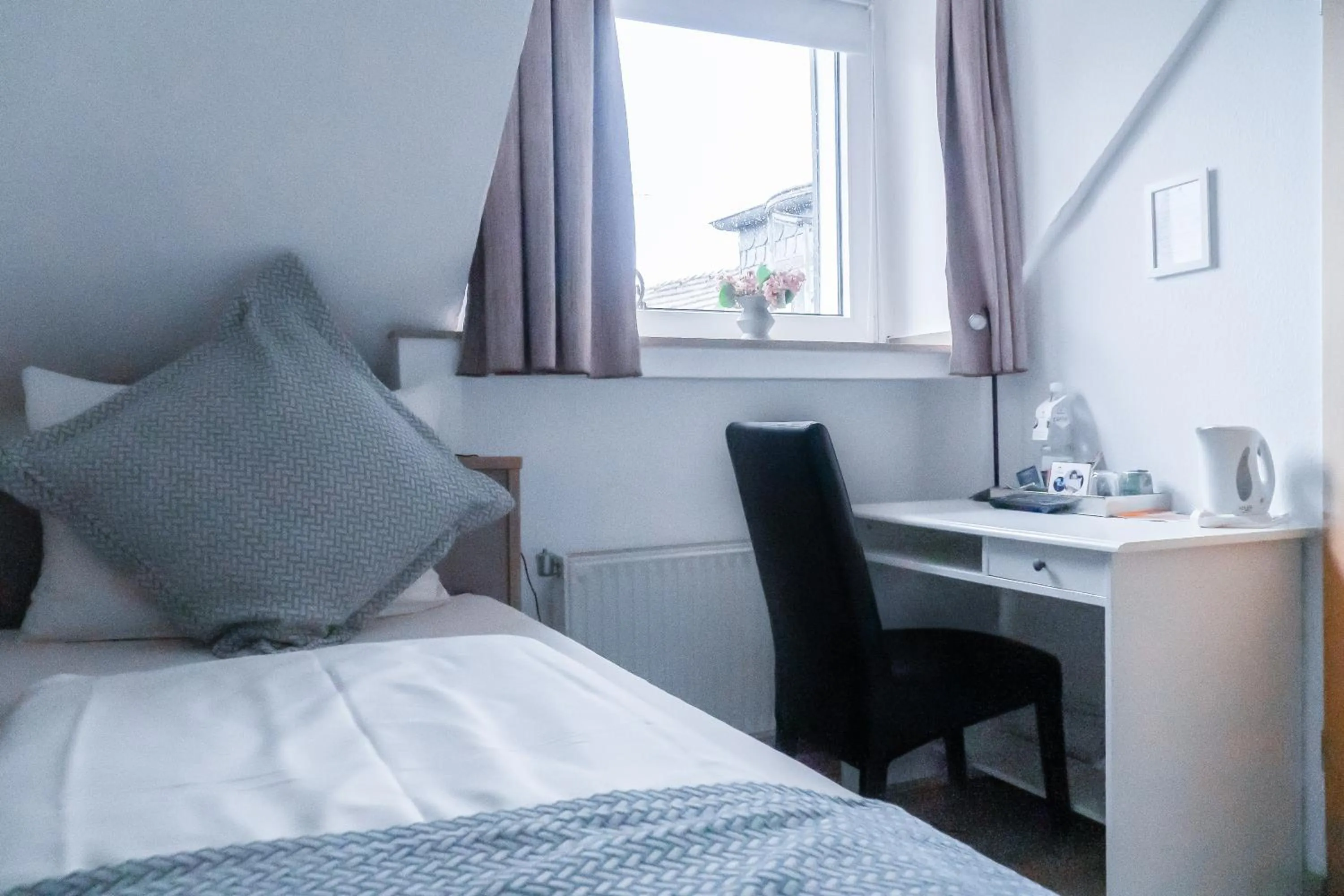 Photo of the whole room, Bed in Stadt-gut-Hotel Rheinischer Hof