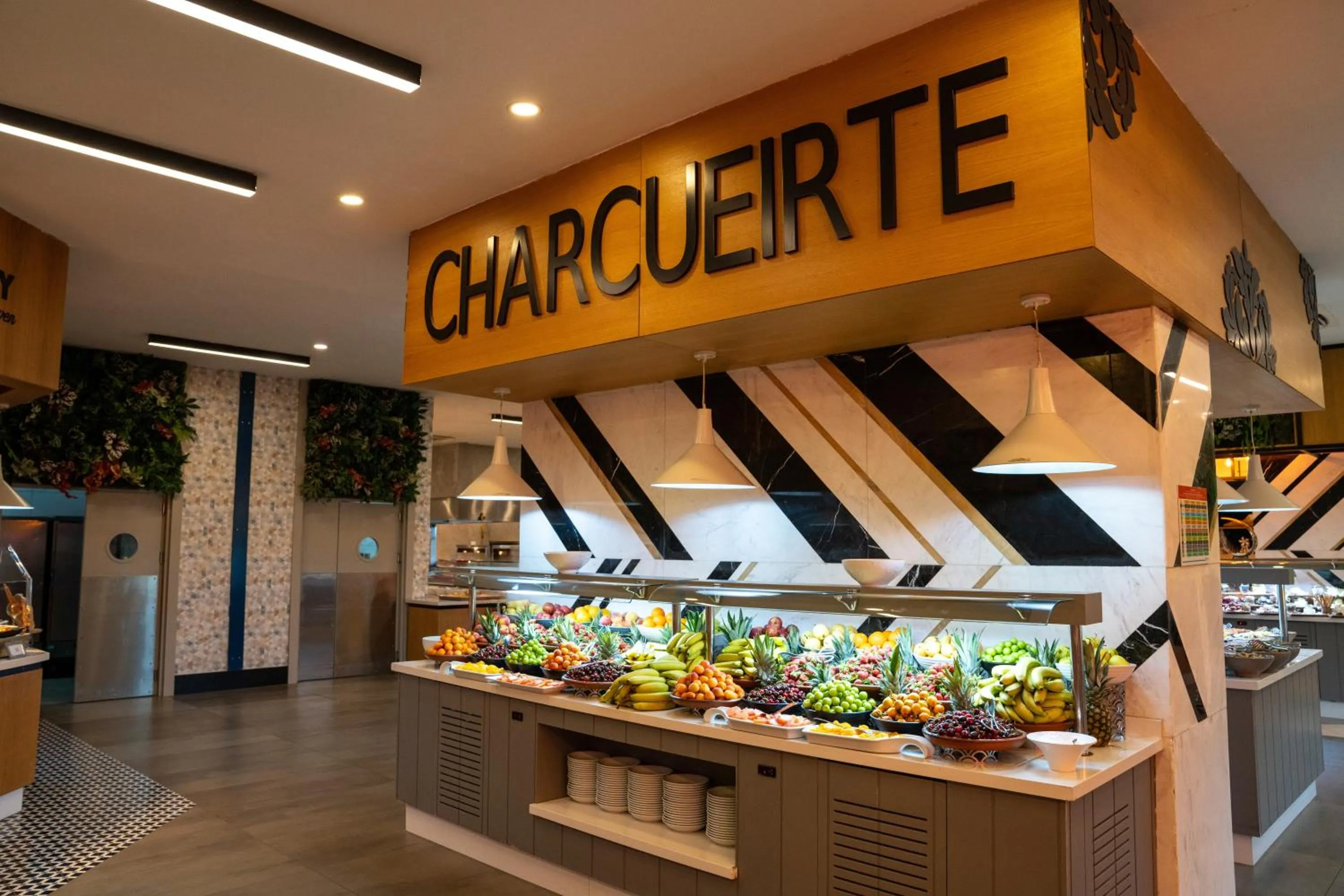 Restaurant/places to eat in Maxeria Blue Didyma