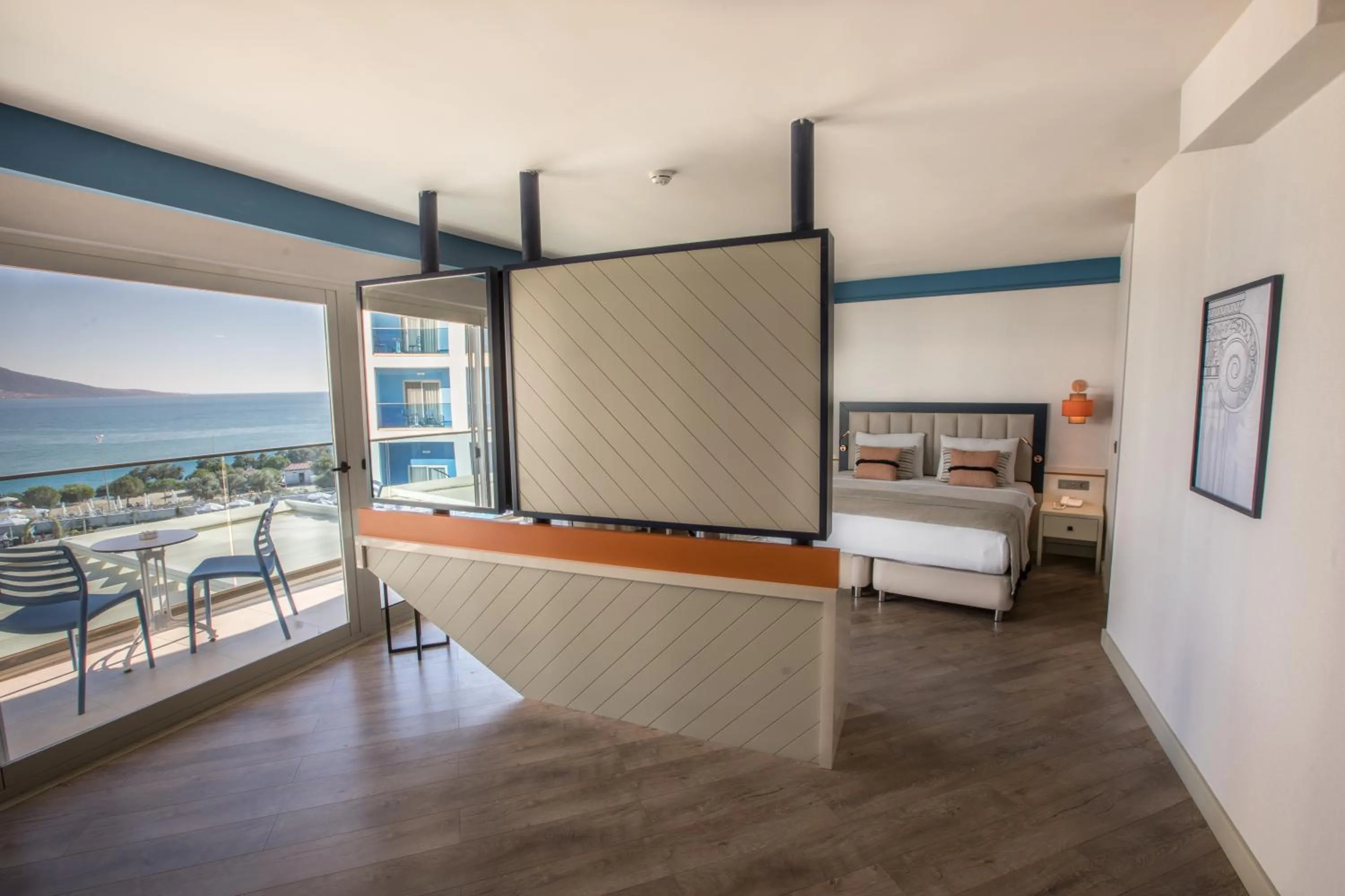 Bed in Maxeria Blue Didyma