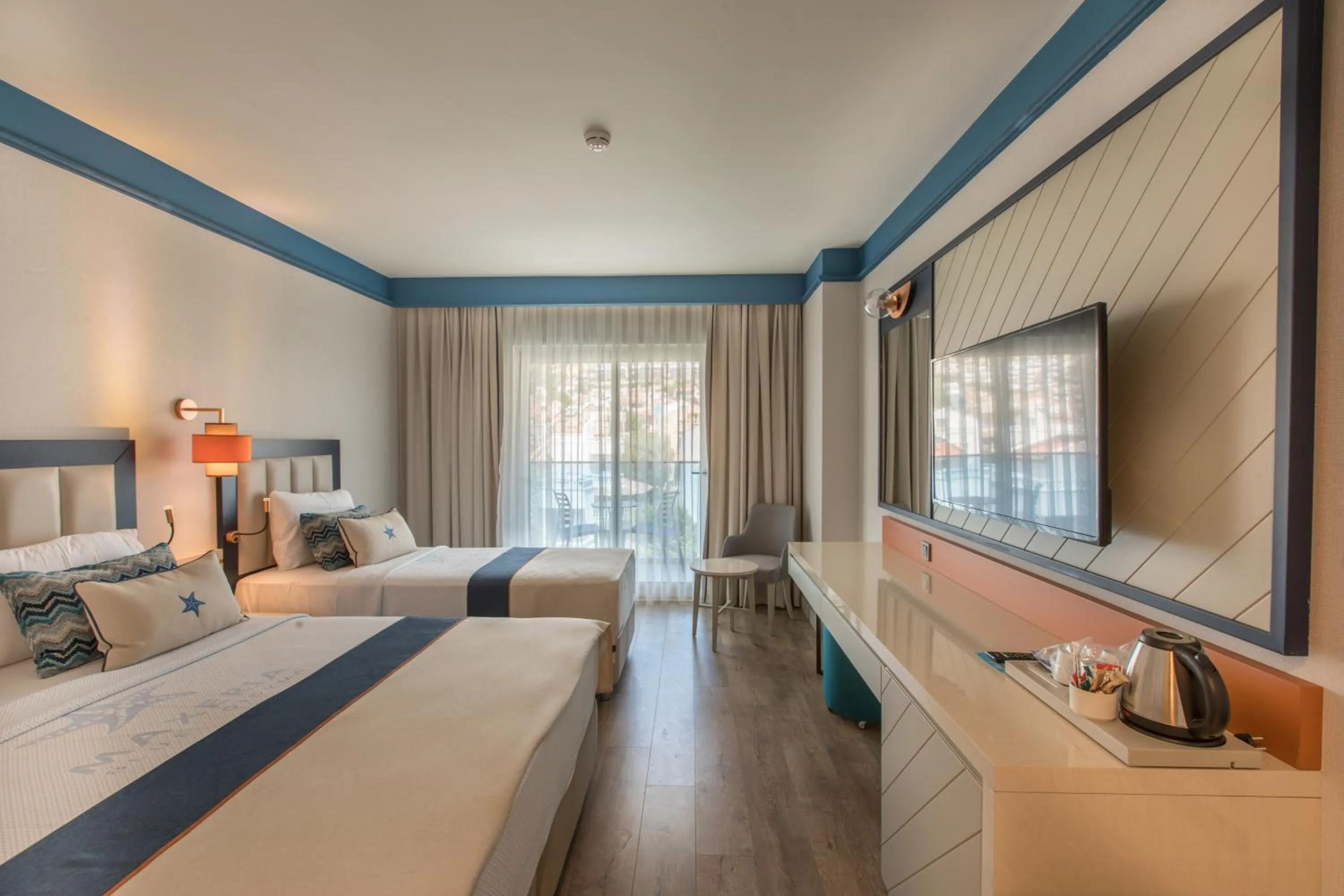 Bed in Maxeria Blue Didyma