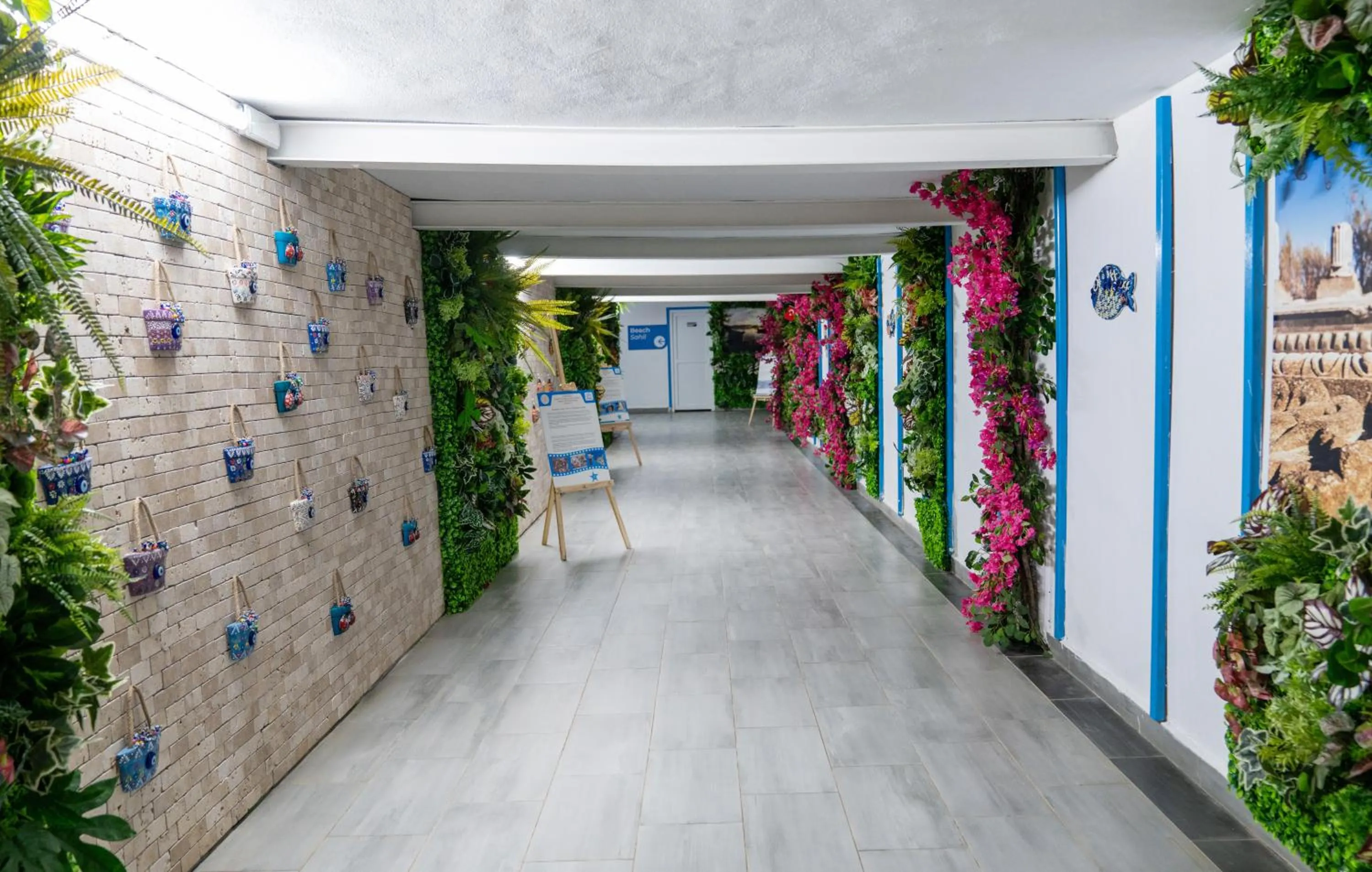 People in Maxeria Blue Didyma