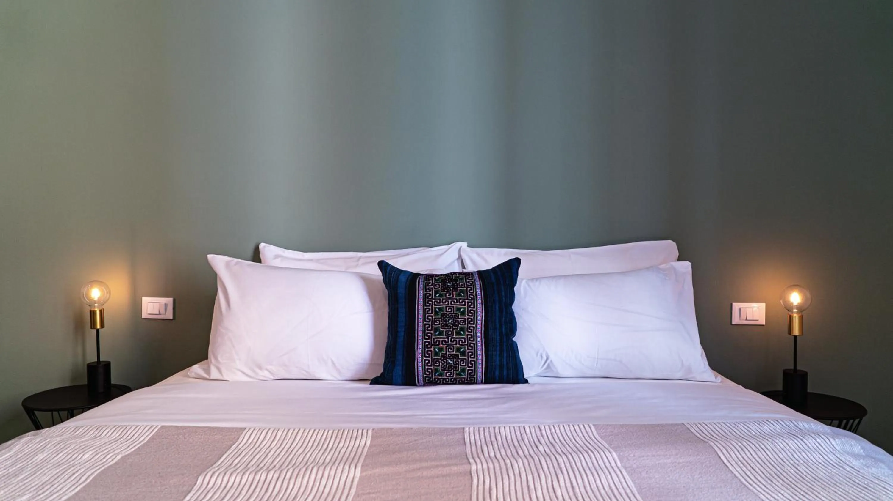 Bed in Zefiro Suites