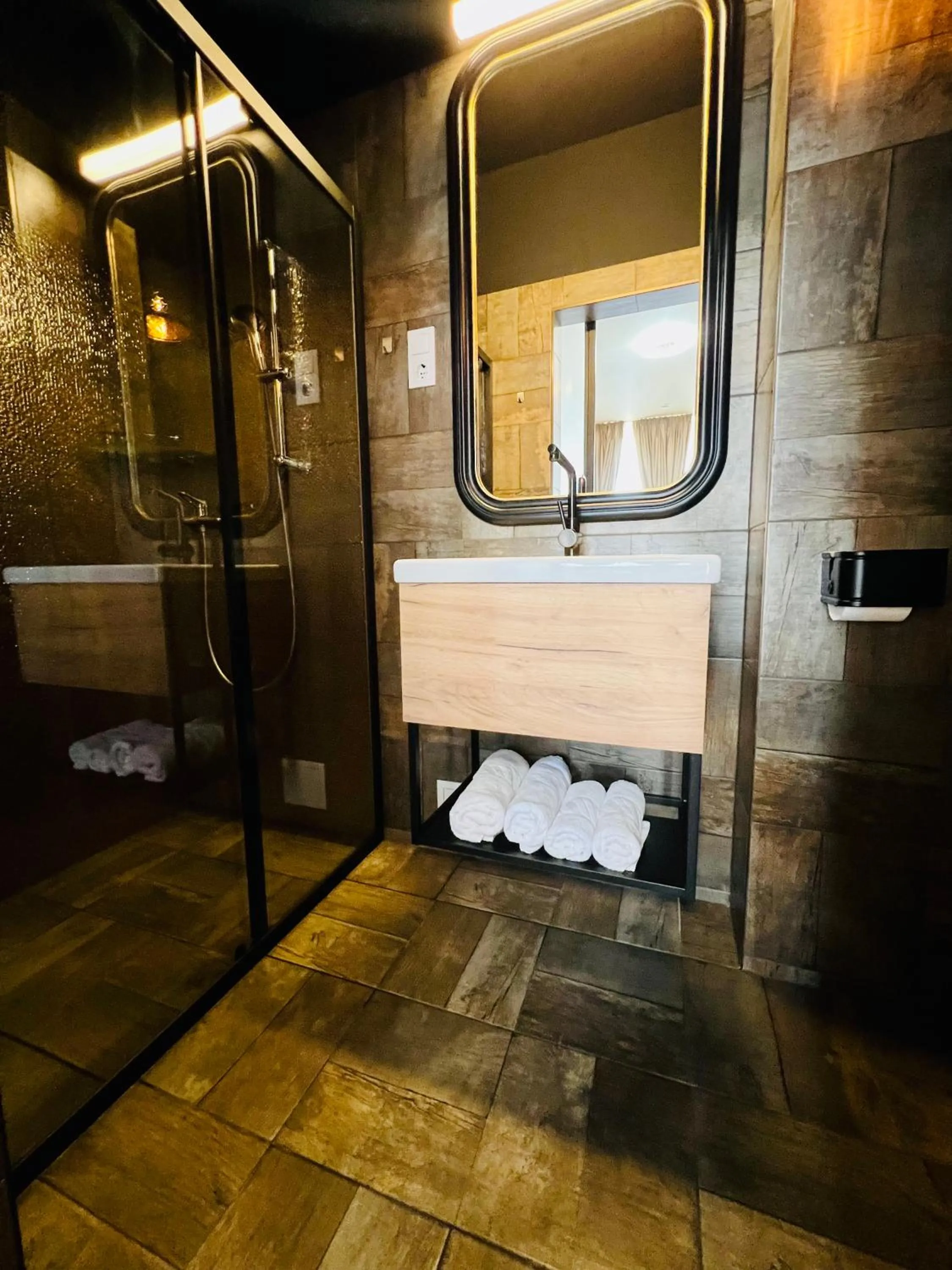 Shower in Boutique Hotel & Event Center