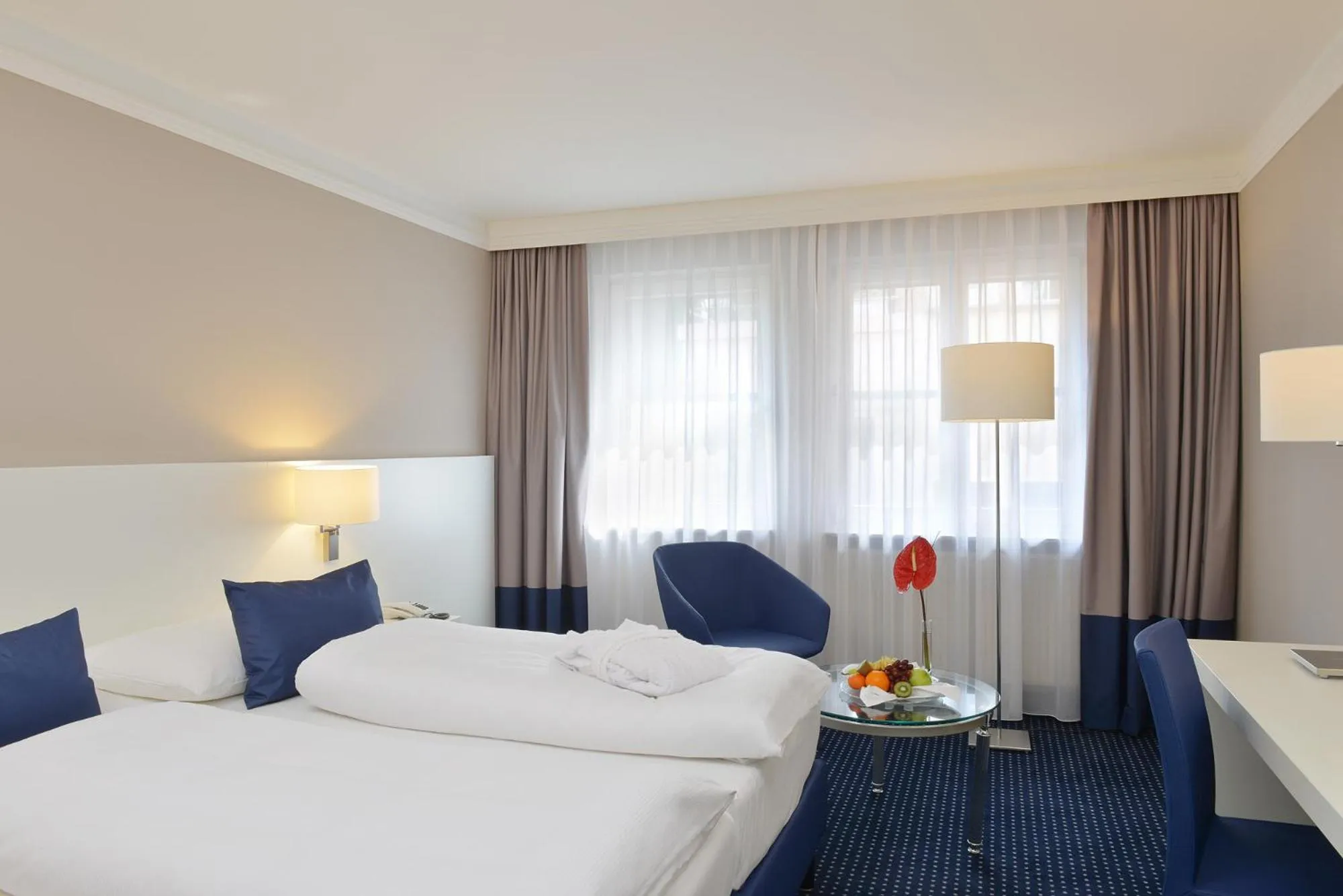 Photo of the whole room, Bed in relexa hotel Schatten Stuttgart