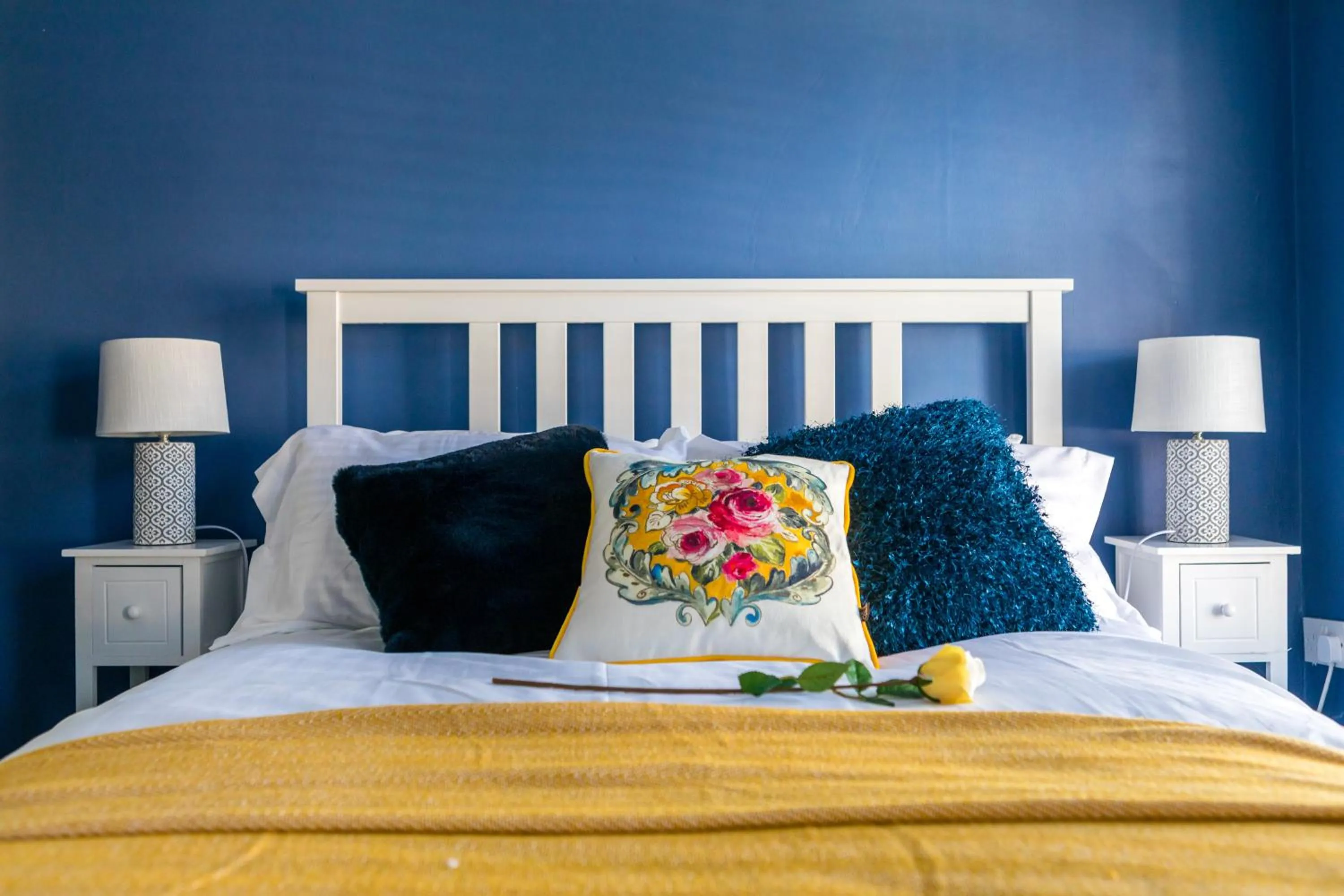 Bed in The Hollywood - Beautiful 3 Bedroom House