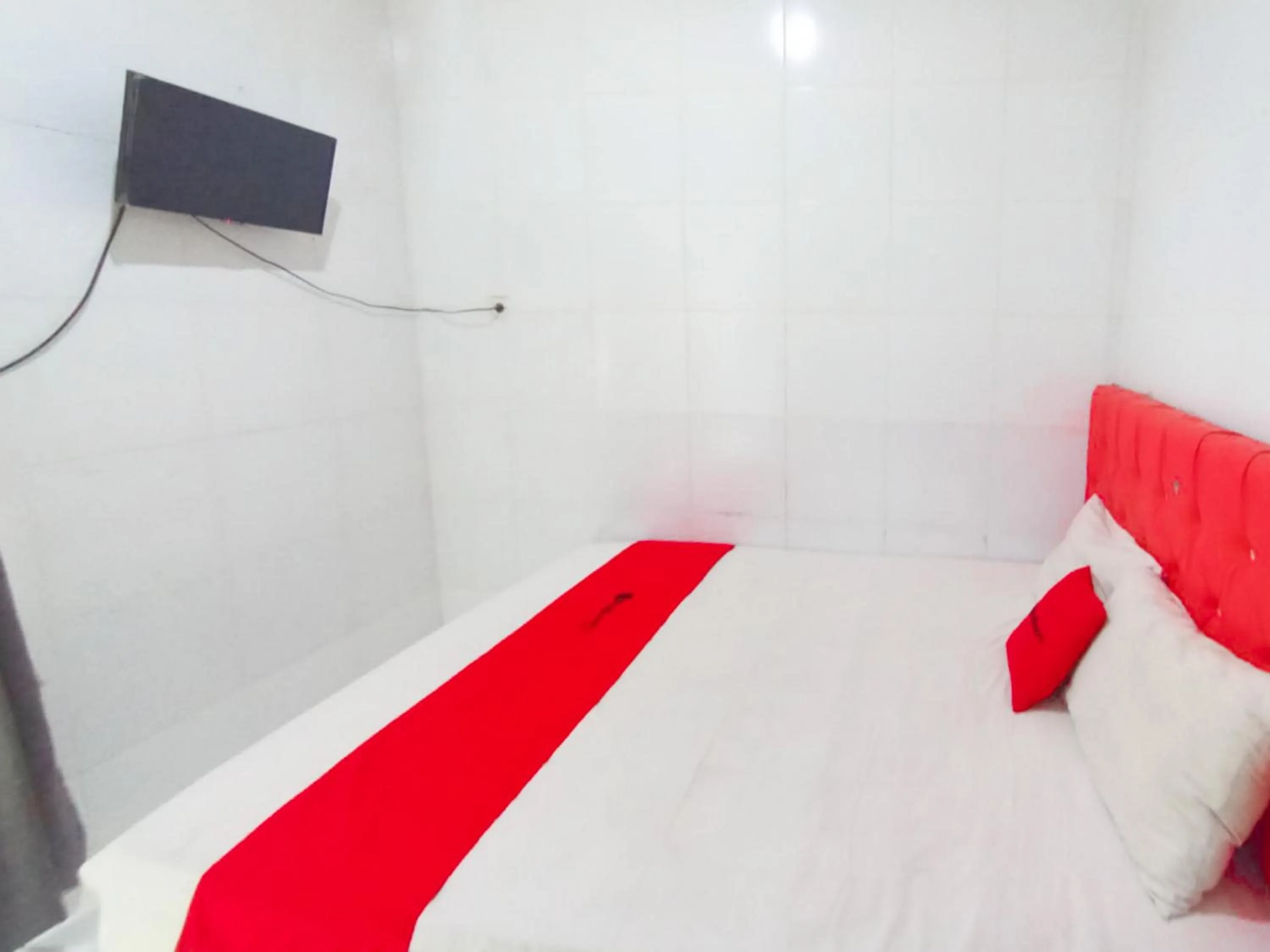Bedroom, Bed in RedDoorz at Griya Jeniee Near Stadion Wilis Madiun