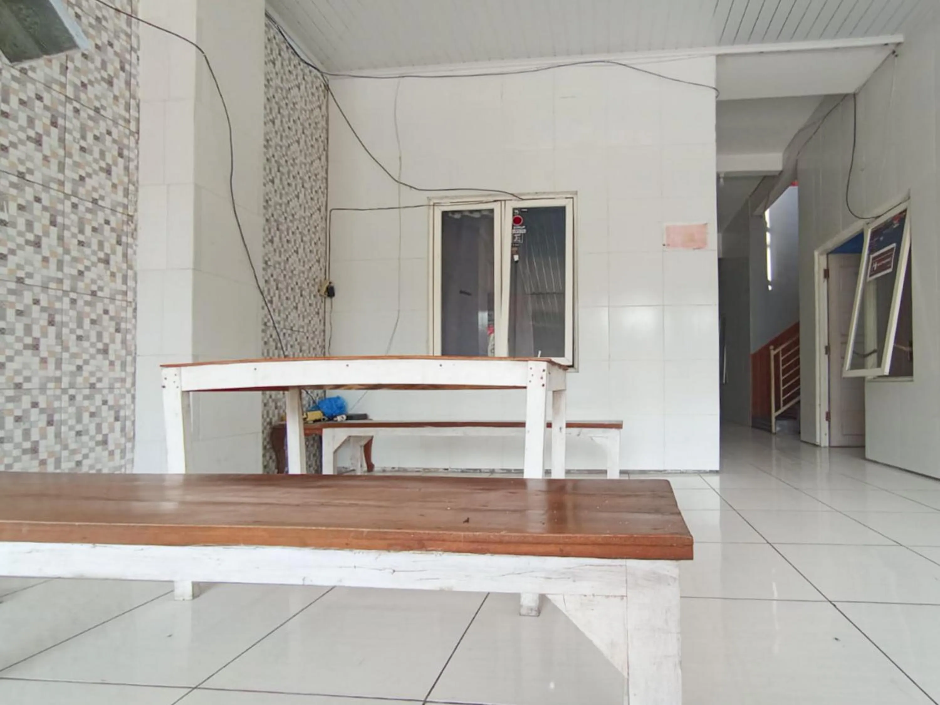 Seating area in RedDoorz at Griya Jeniee Near Stadion Wilis Madiun
