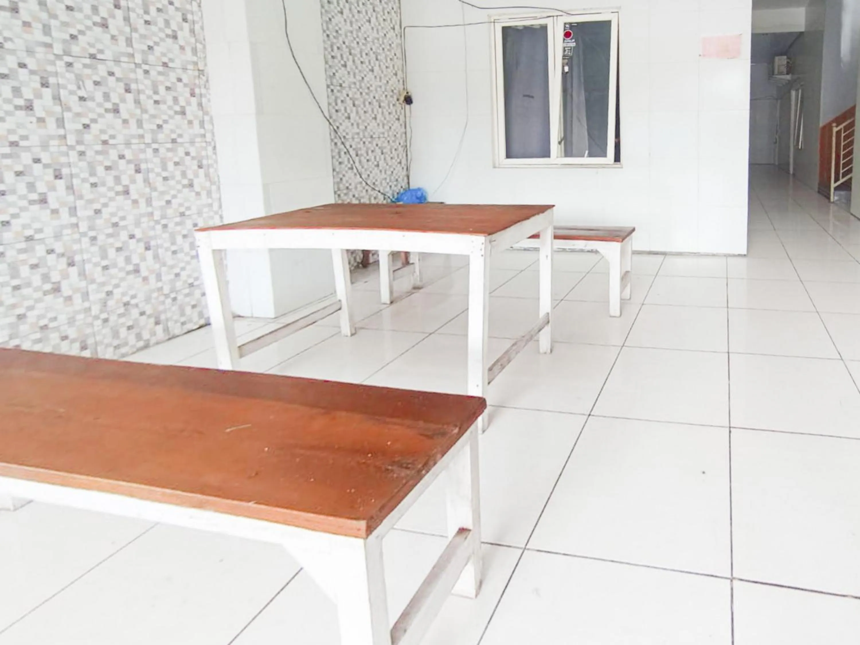 Seating area in RedDoorz at Griya Jeniee Near Stadion Wilis Madiun