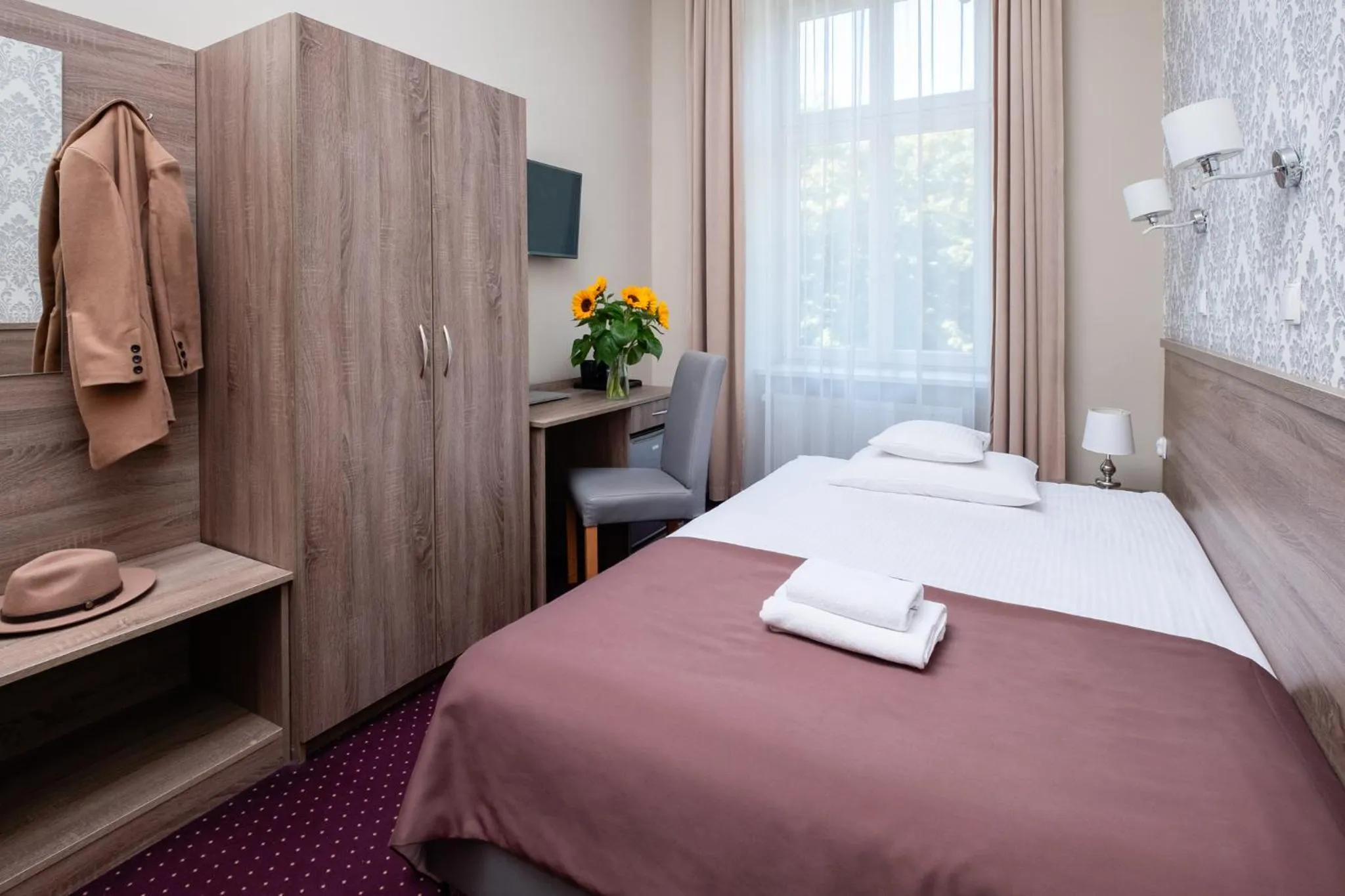 Bed in Hotel Maximum