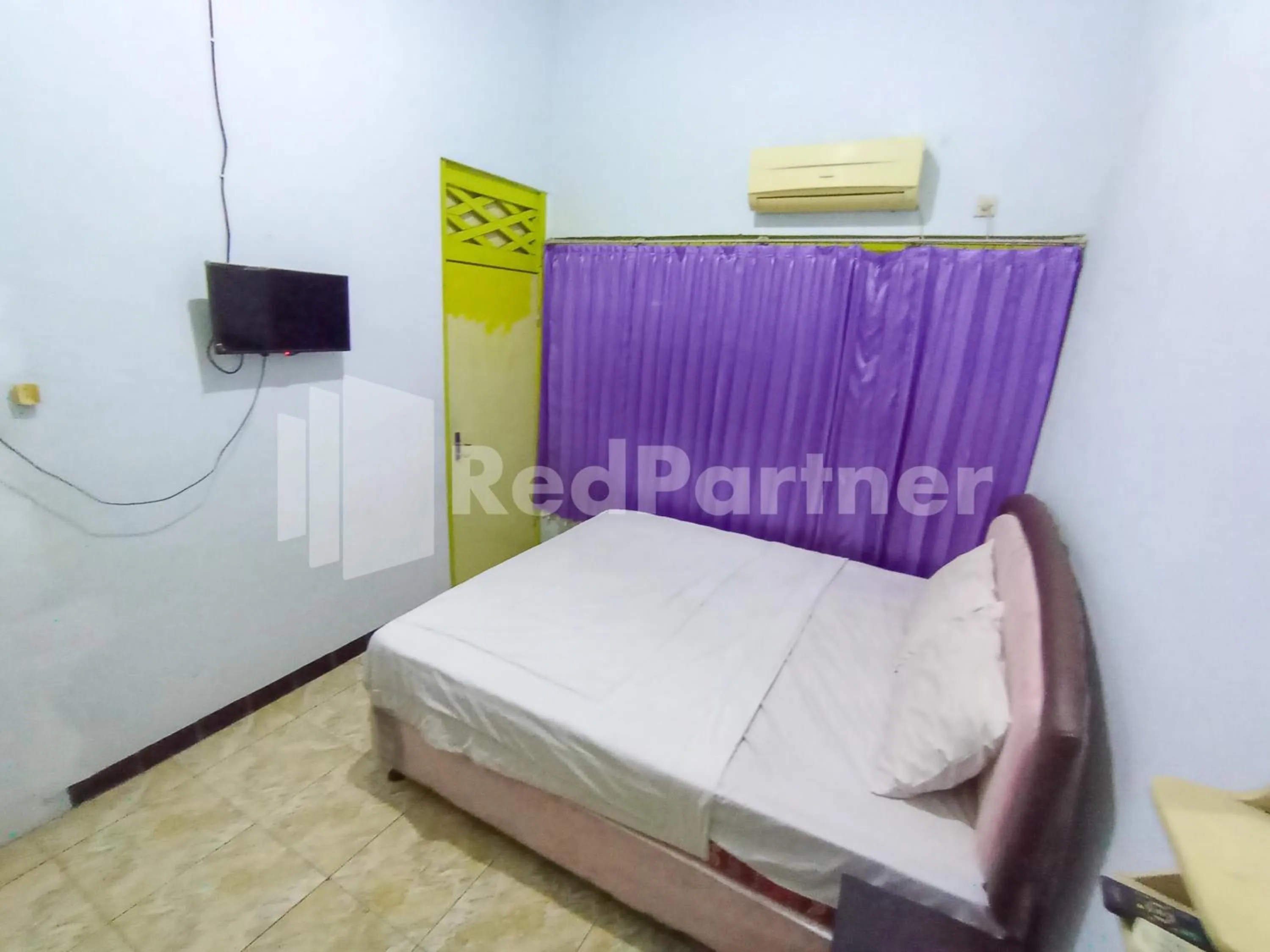 Bedroom, Bed in Orange inn RedPartner Madiun