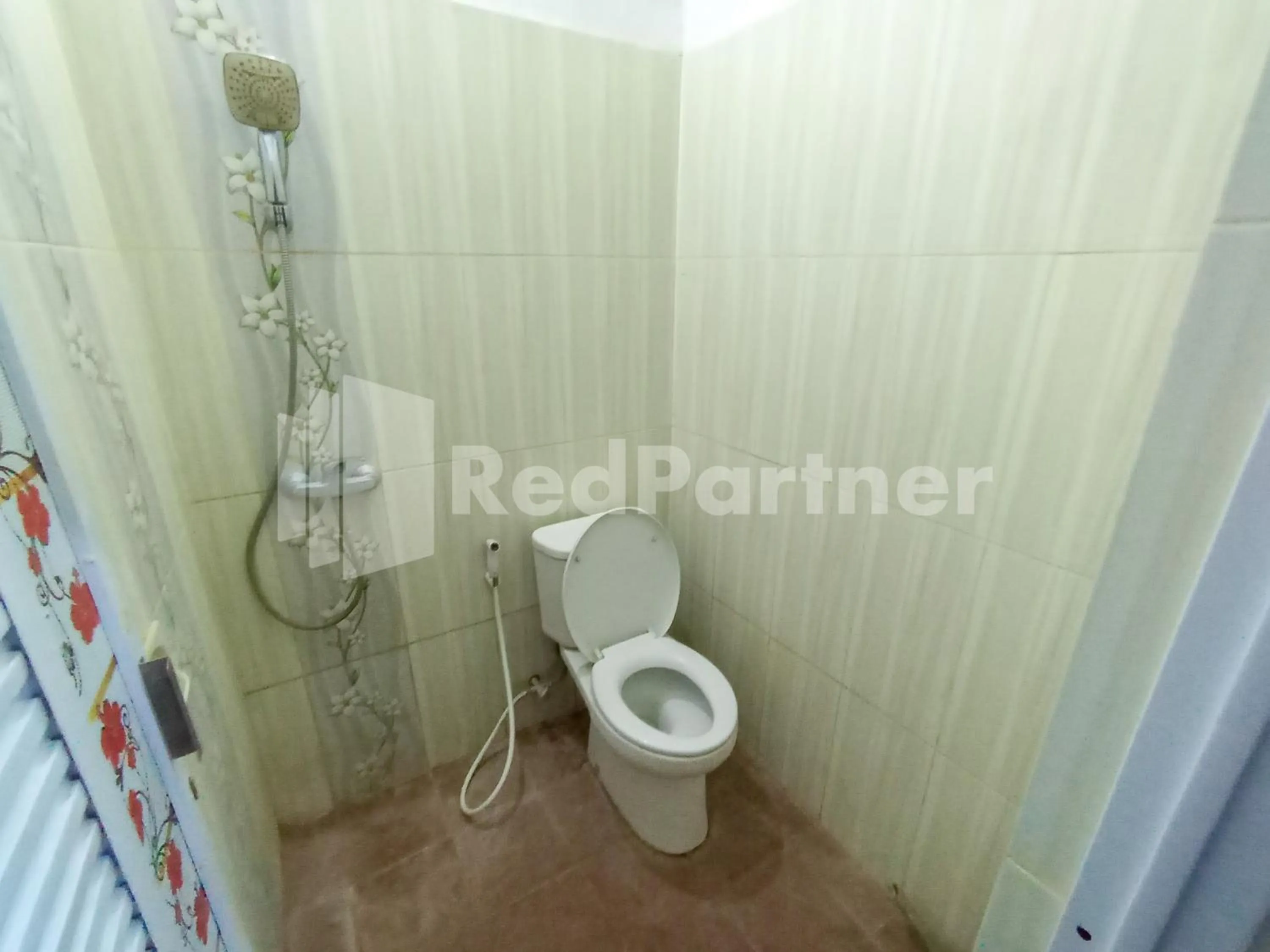 Bathroom in Orange inn RedPartner Madiun